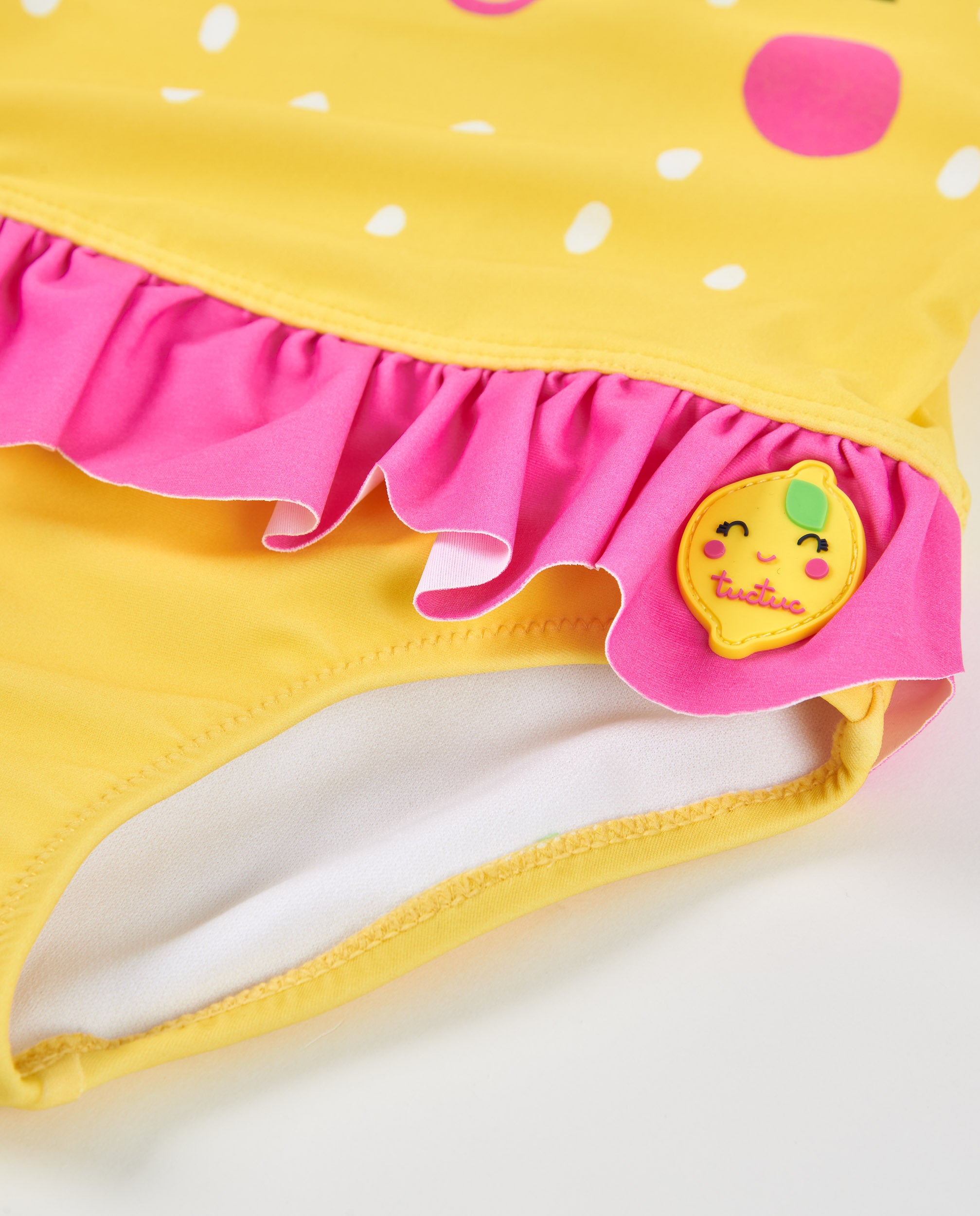 Bañador de niña de punto y hojas en relieve