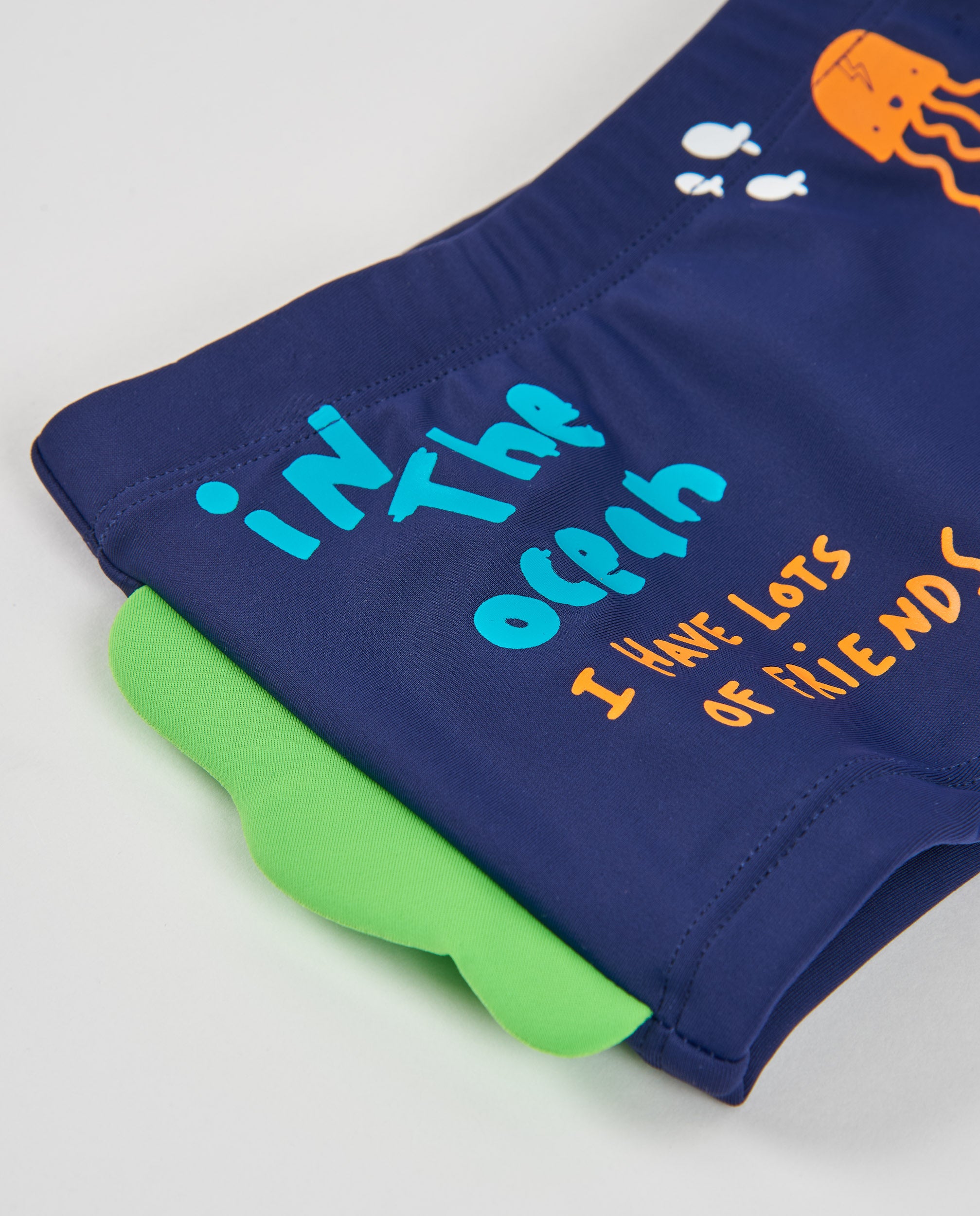 Bañador de niño de punto con aleta decorativa