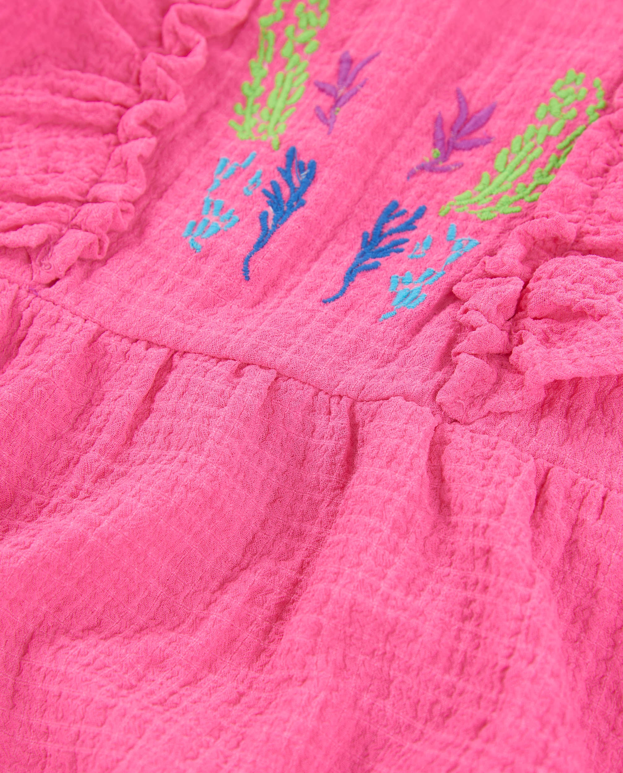 Vestido de niña de plana y bordado frontal