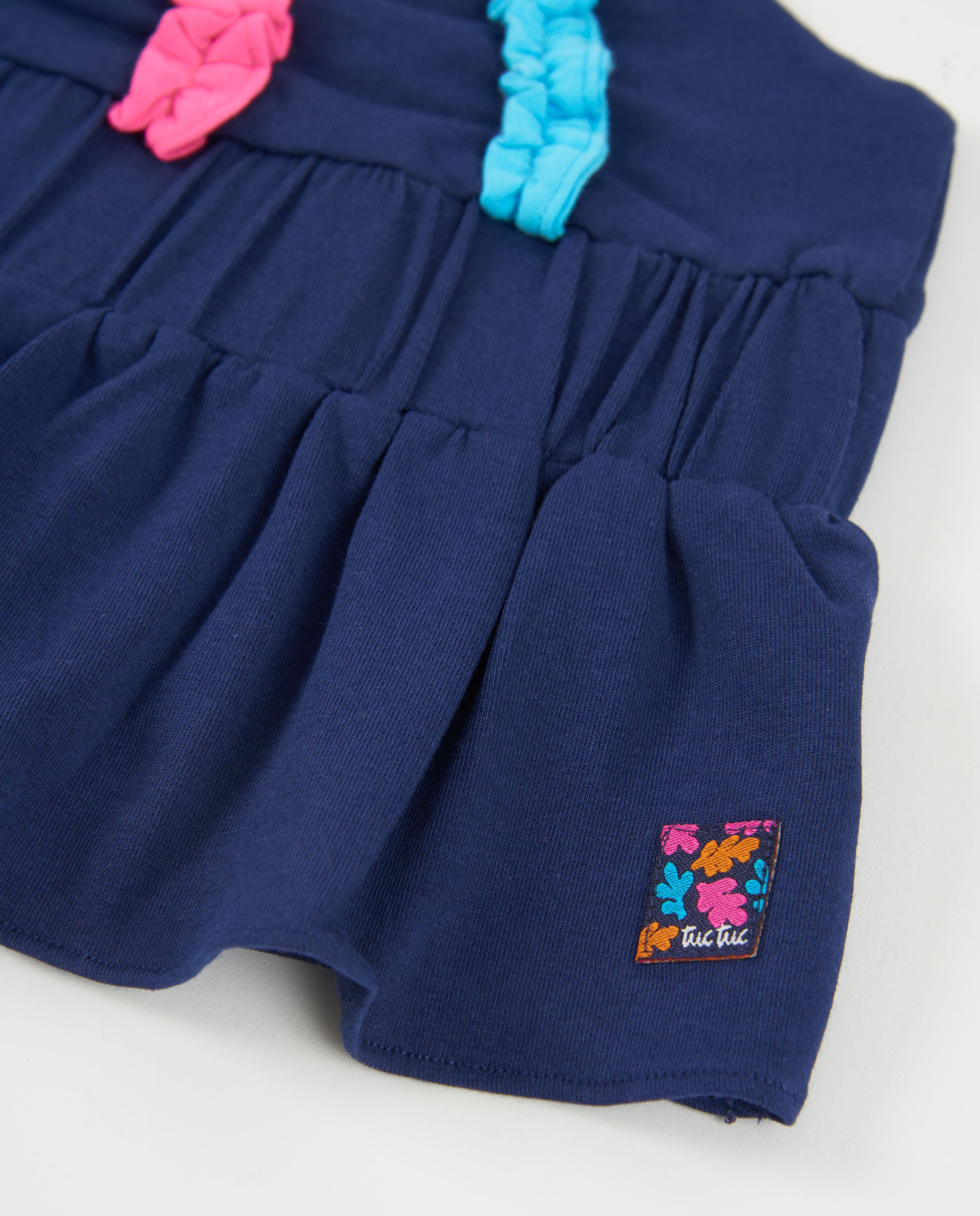 Camiseta de niña de punto con tiras fruncidas