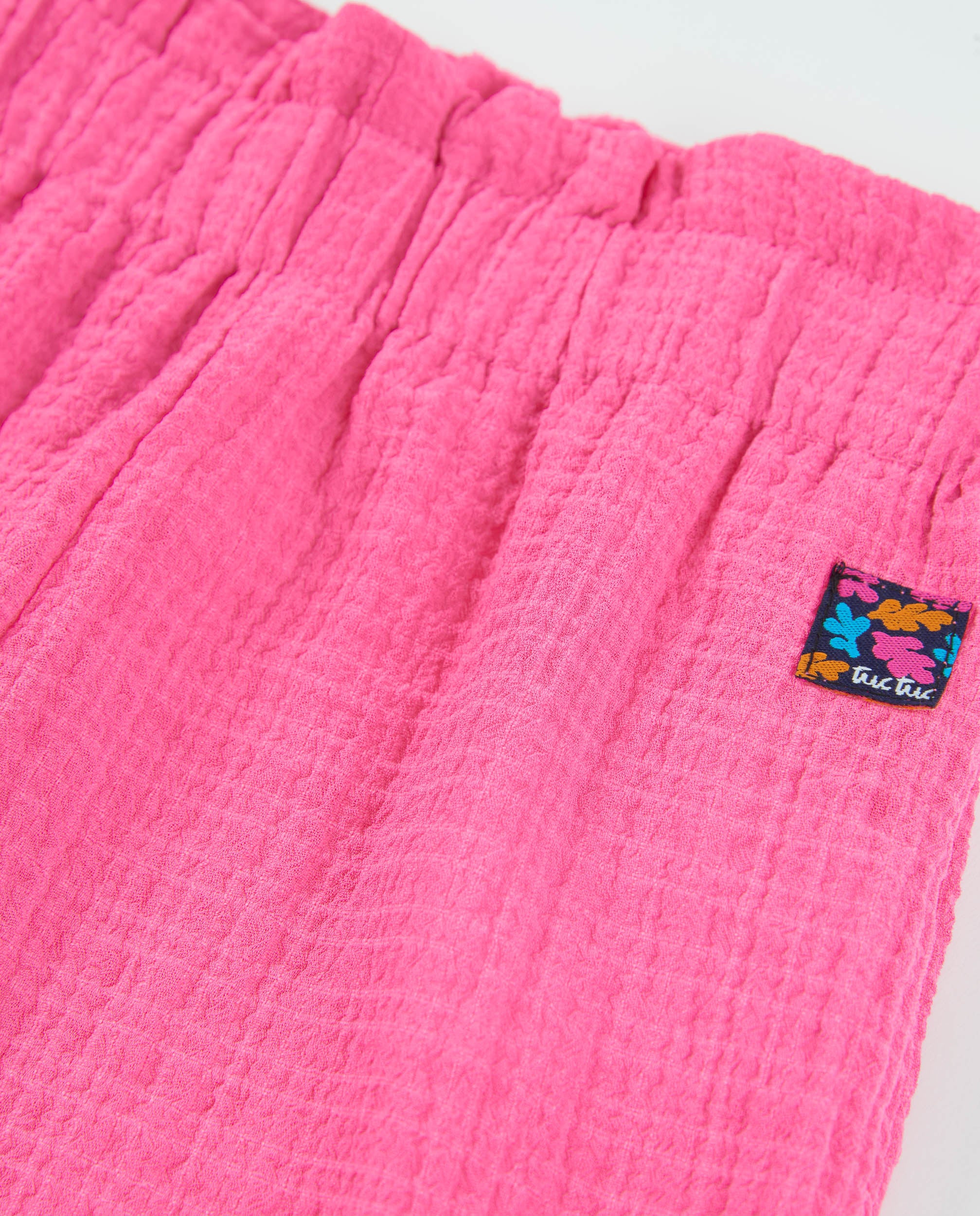 Pantalones de niña de plana con textura gofrada