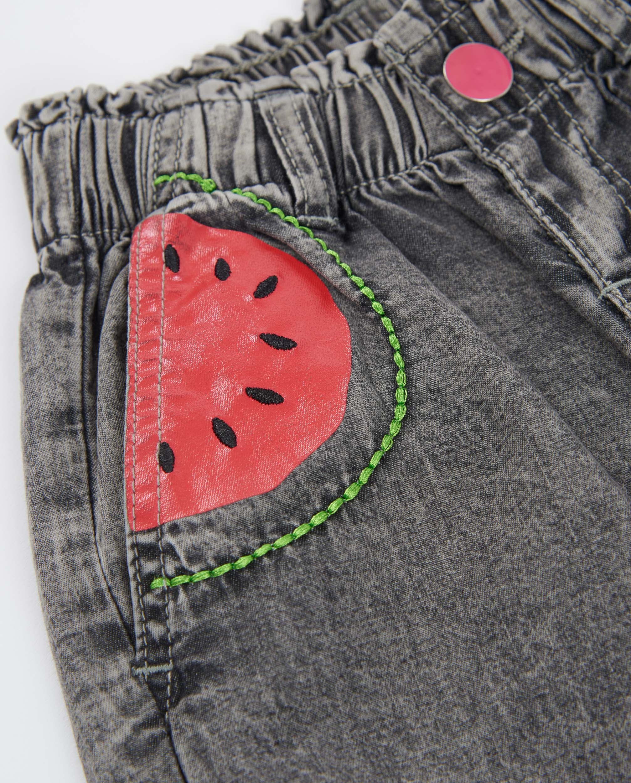 Pantalones de niña de plana y denim efecto lavado