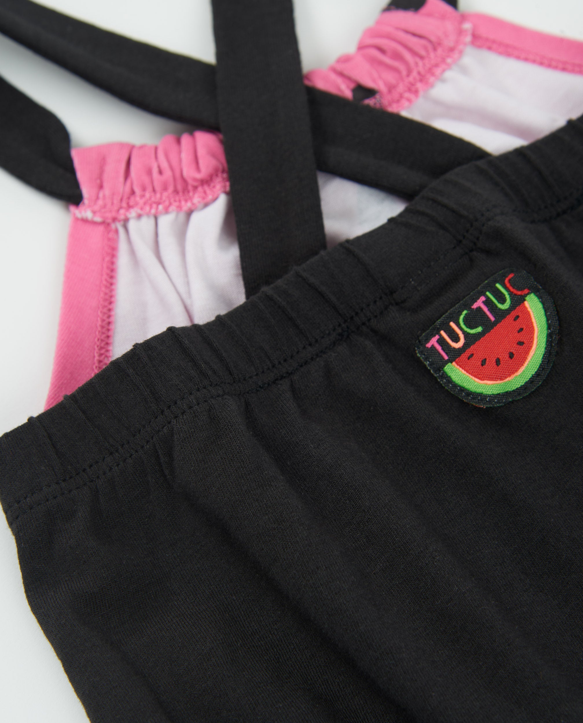 Vestido de niña de punto y tirantes cruzados en espalda