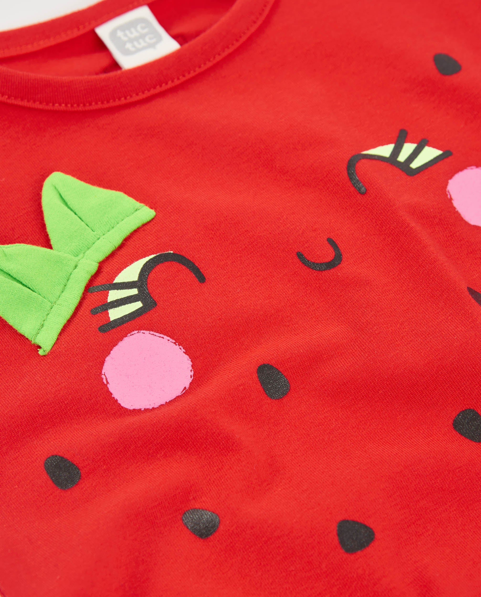 Vestido de niña de punto con detalles bordados
