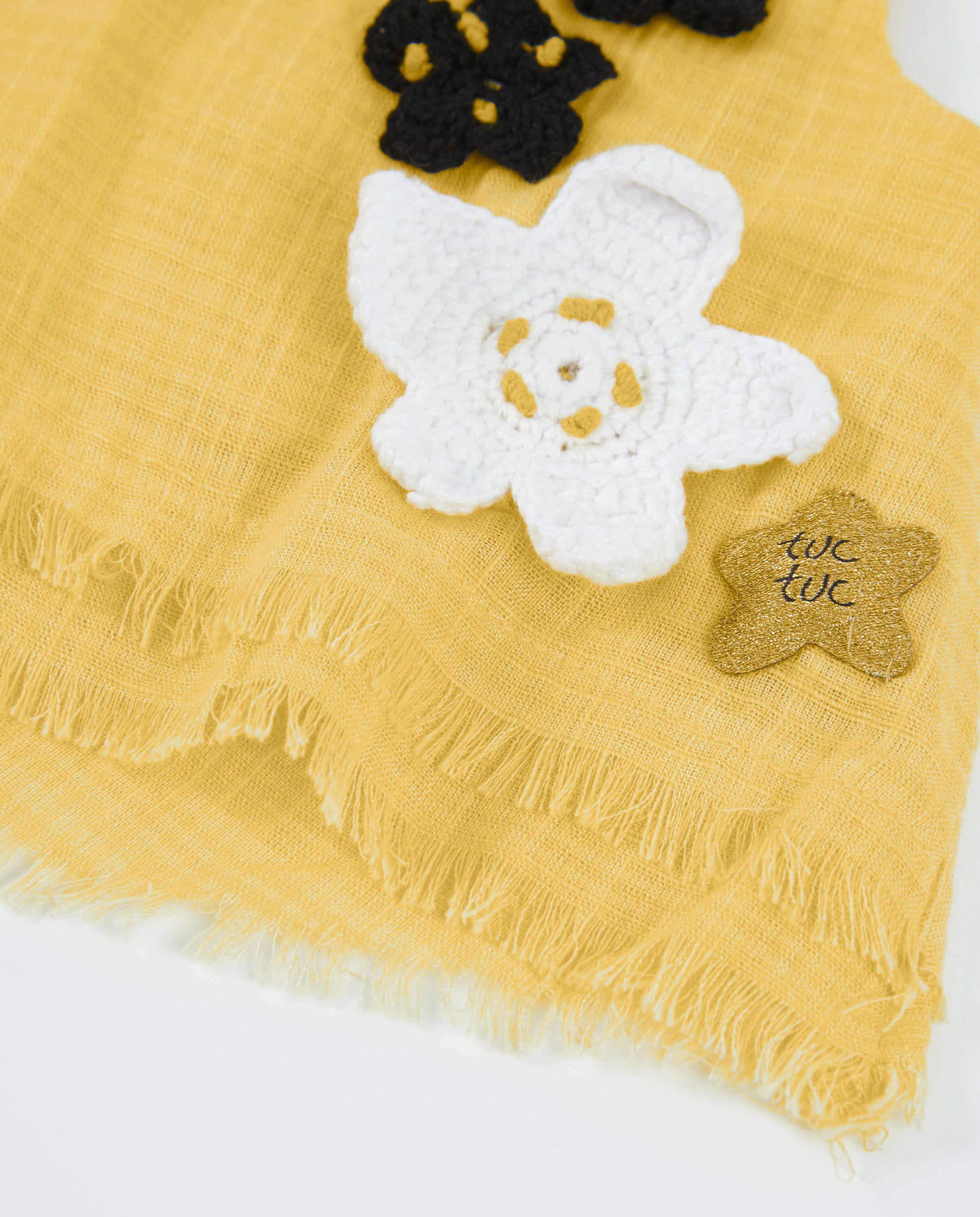 Blusa de niña de plana con aplicaciones florales