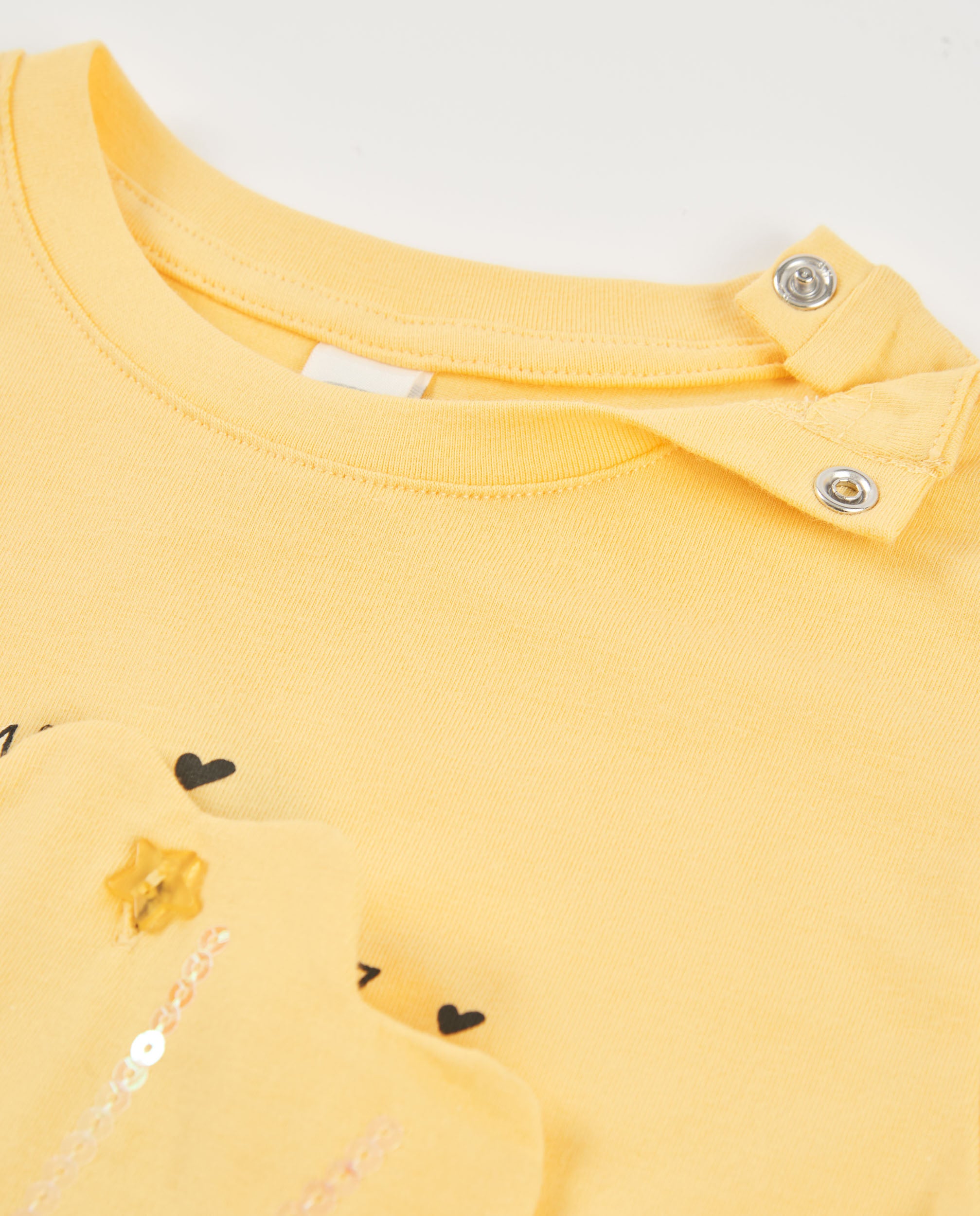 Camiseta de niña de punto con detalle en relieve y lentejuelas