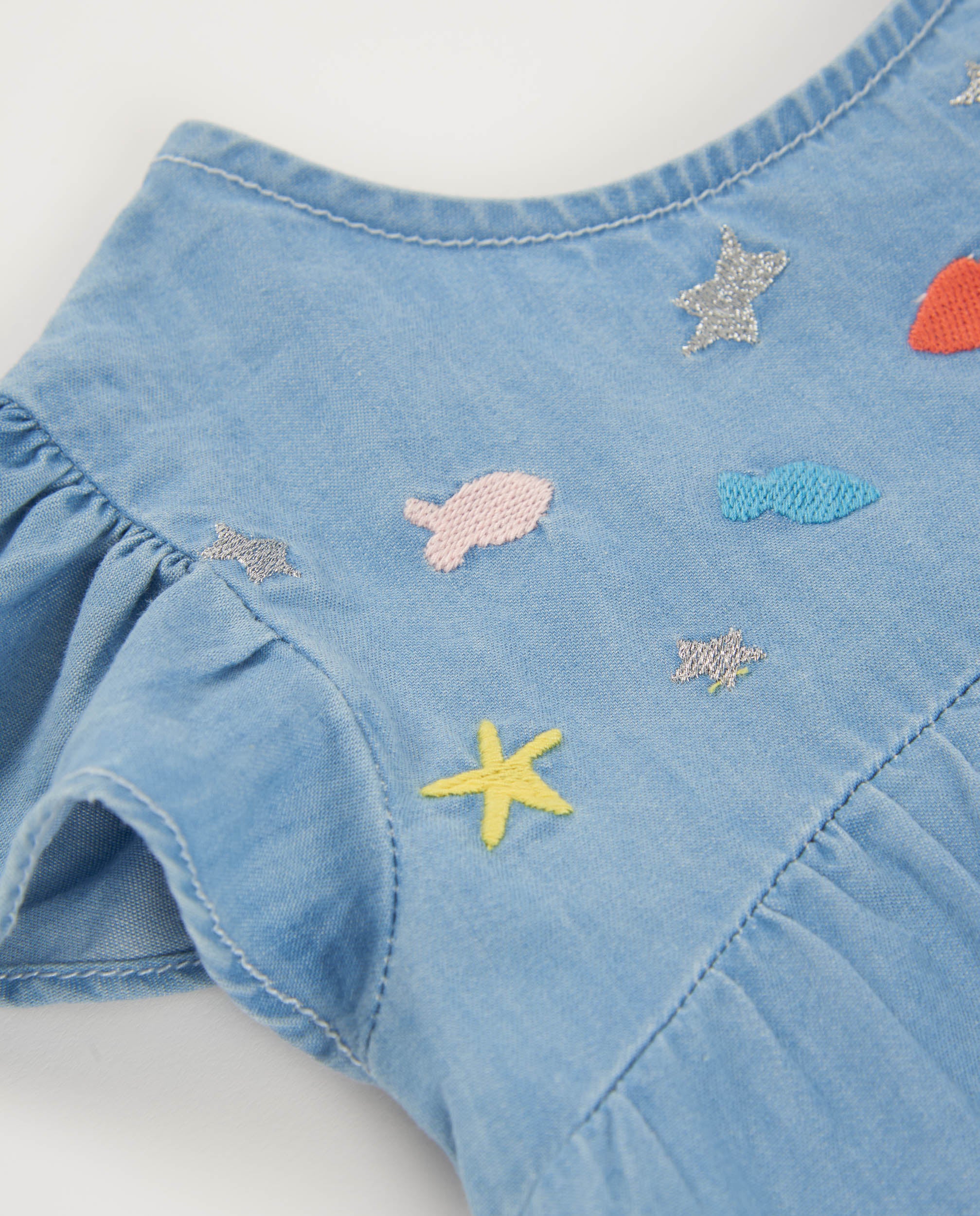 Vestido de niña de plana y denim suave
