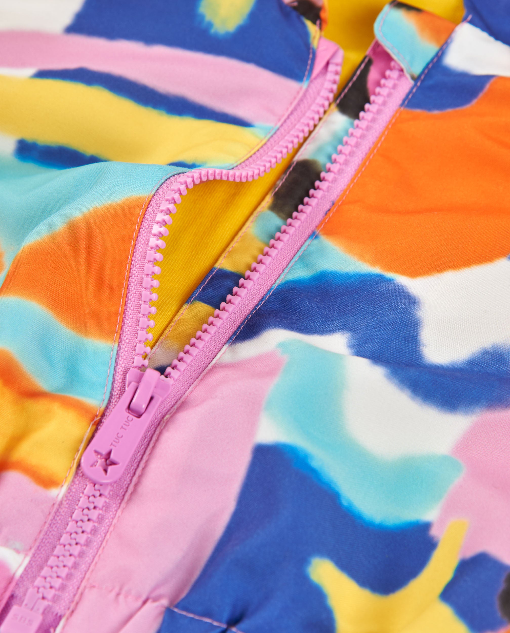 Chaqueta de niña de plana con diseño abstracto