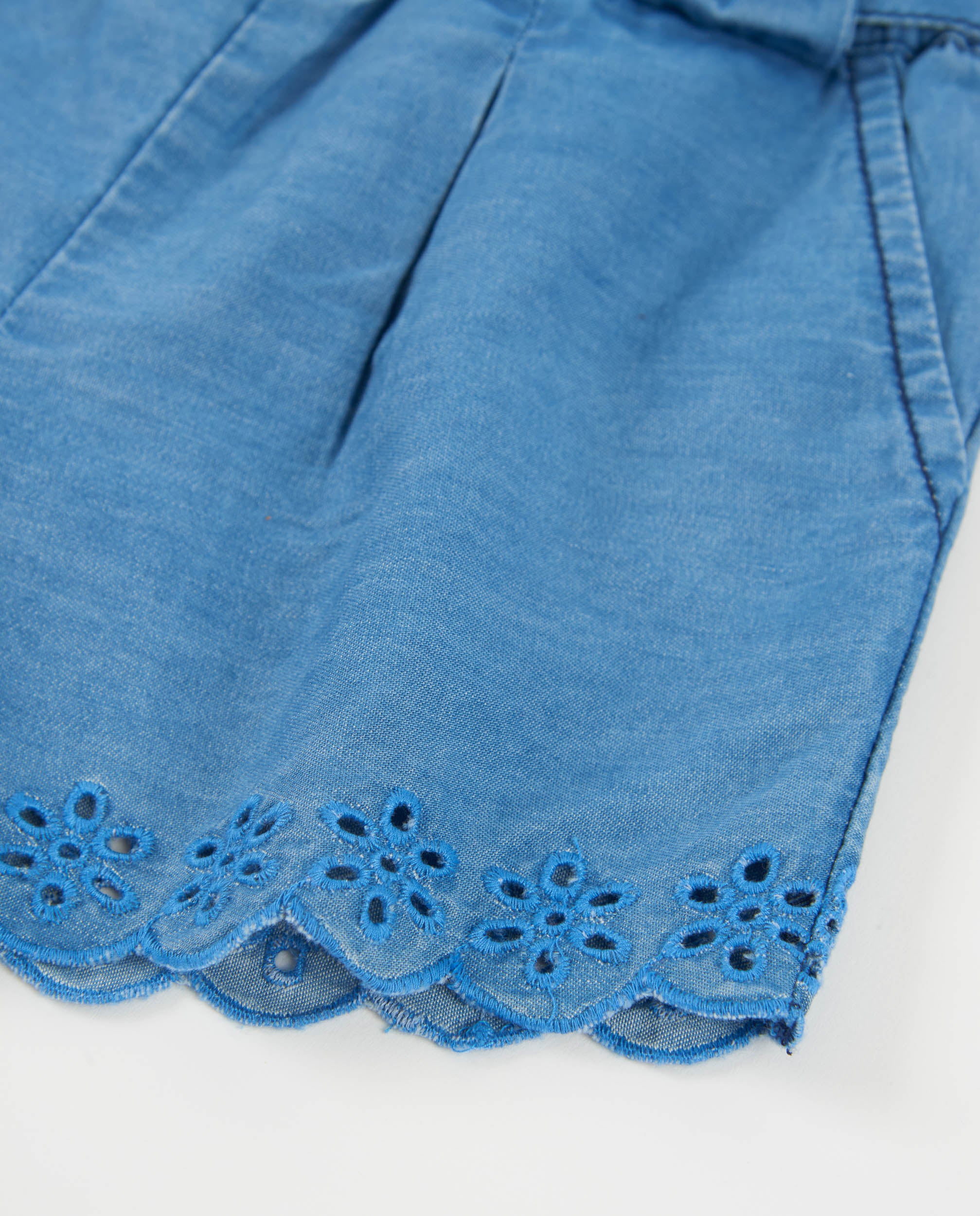Short de niña de plana con bordados florales