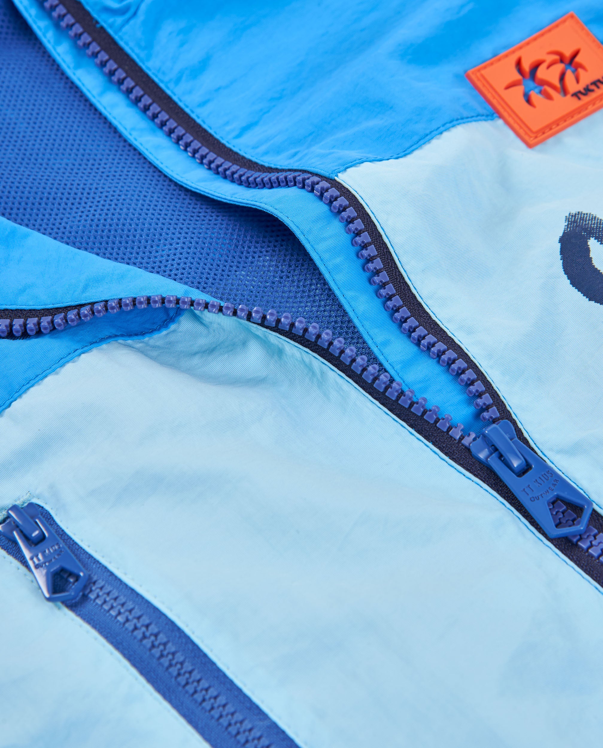 Chaqueta de niño de plana y bolsillos con cremallera