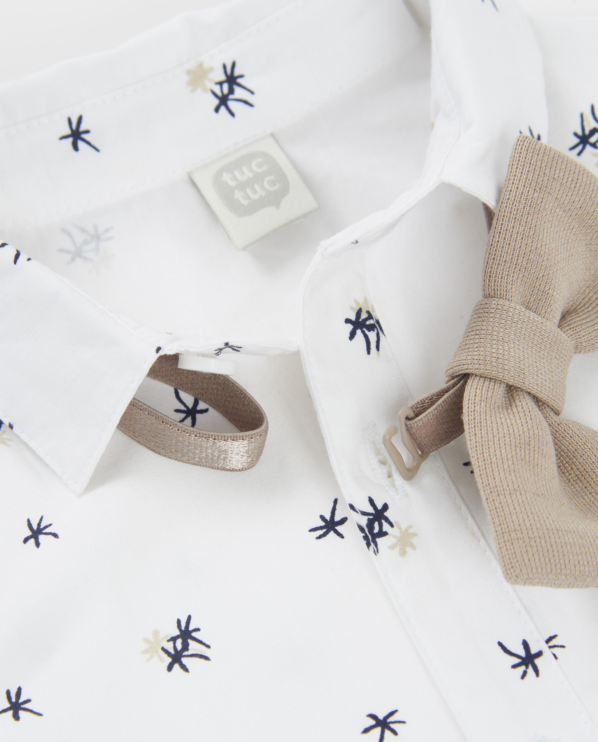 Camisa de niño de plana con pajarita desmontable