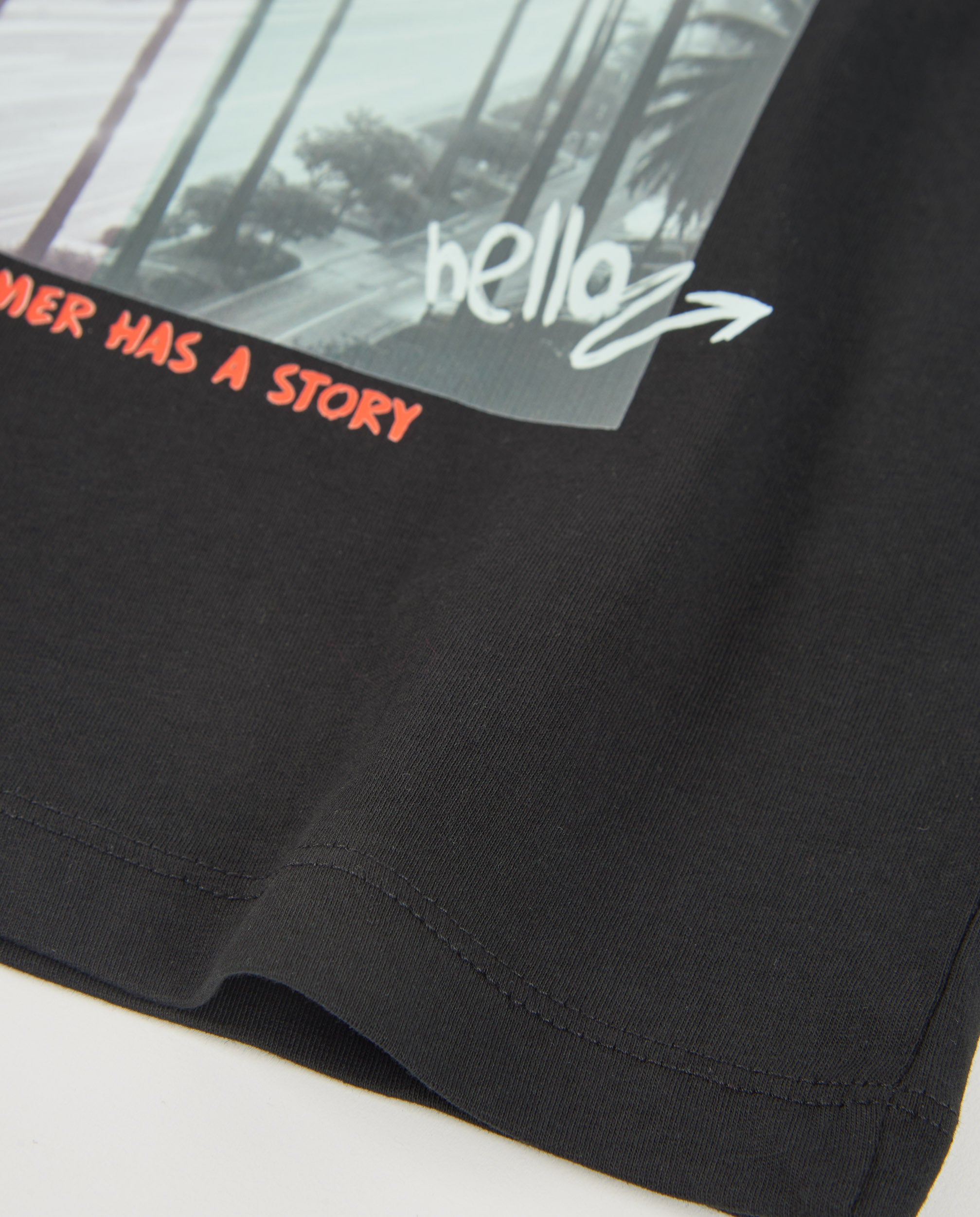 Camiseta de niño de punto con estilo urbano