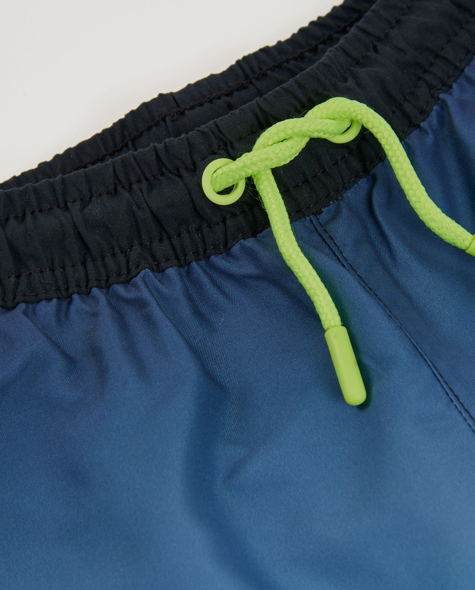 Bañador de niño de plana con cordón ajustable