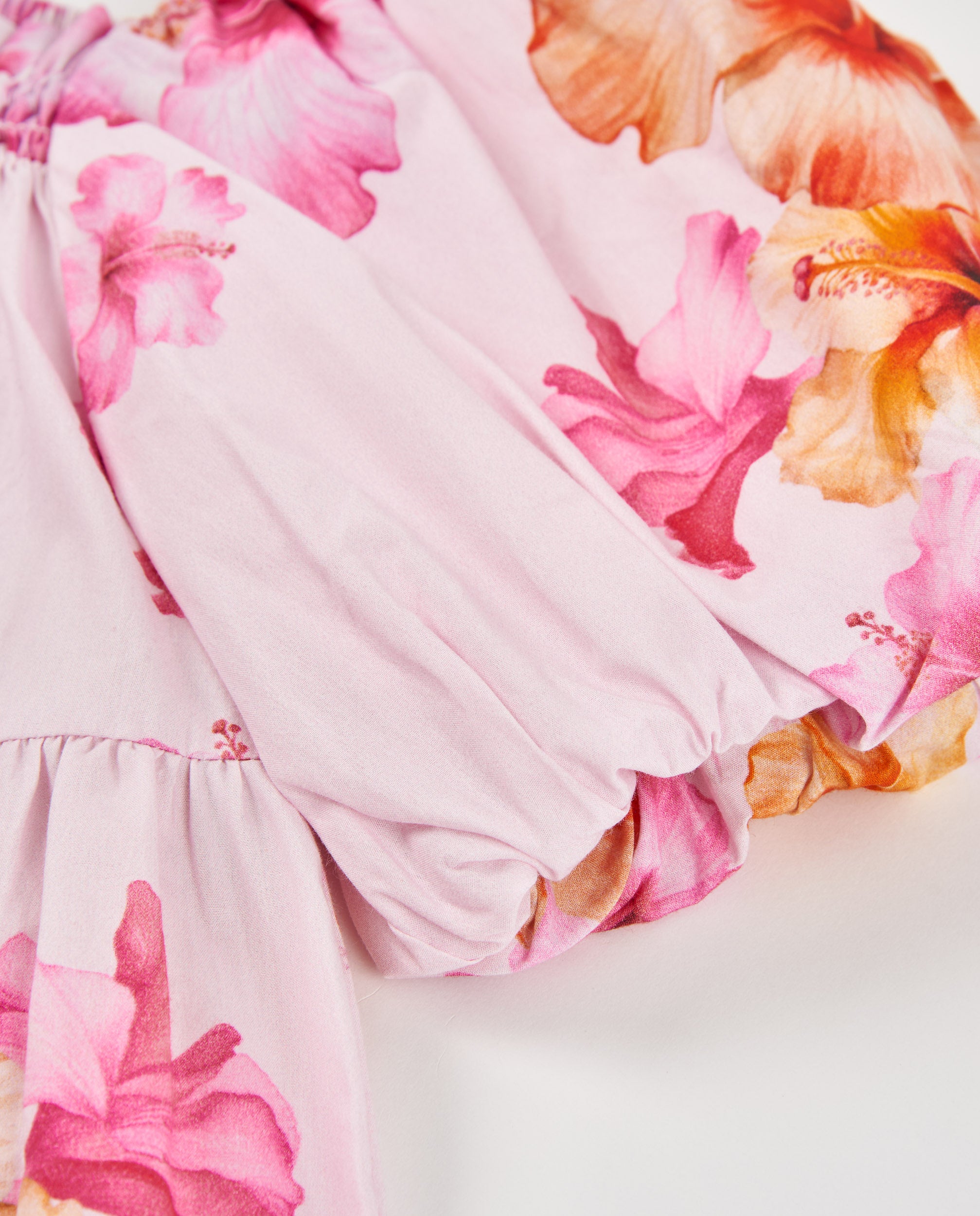 Vestido de niña de plana con estilo romántico