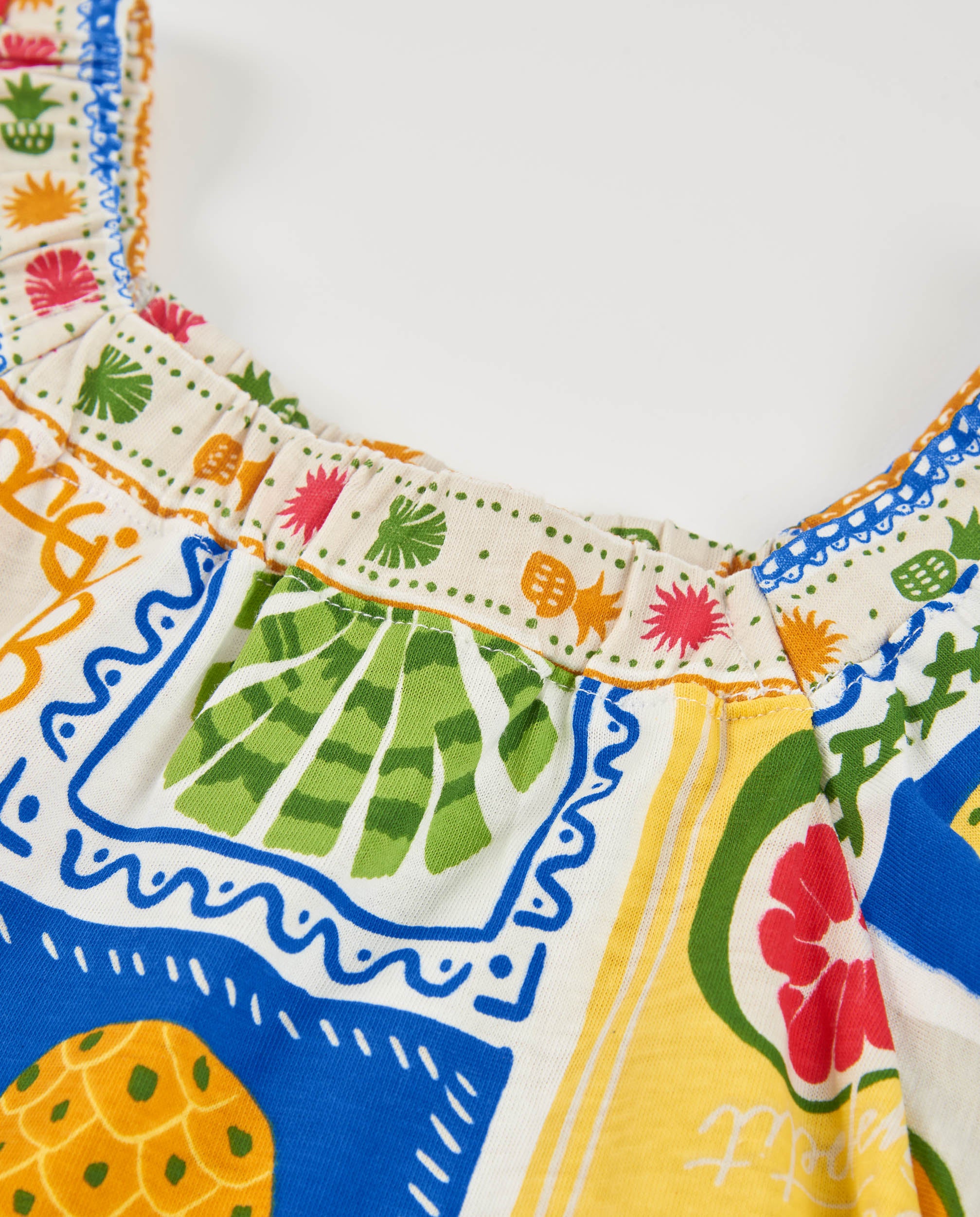 Vestido de niña de punto con escote elástico
