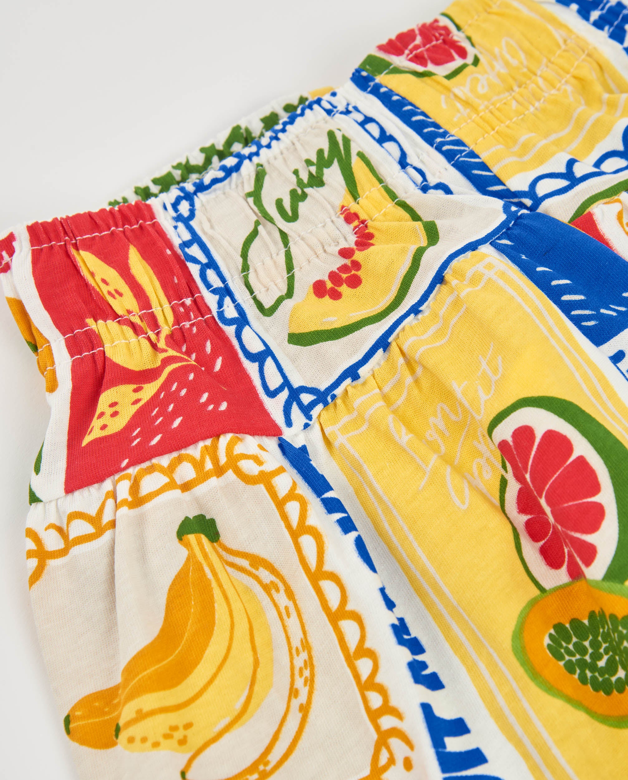 Short de niña de punto con inspiración frutal