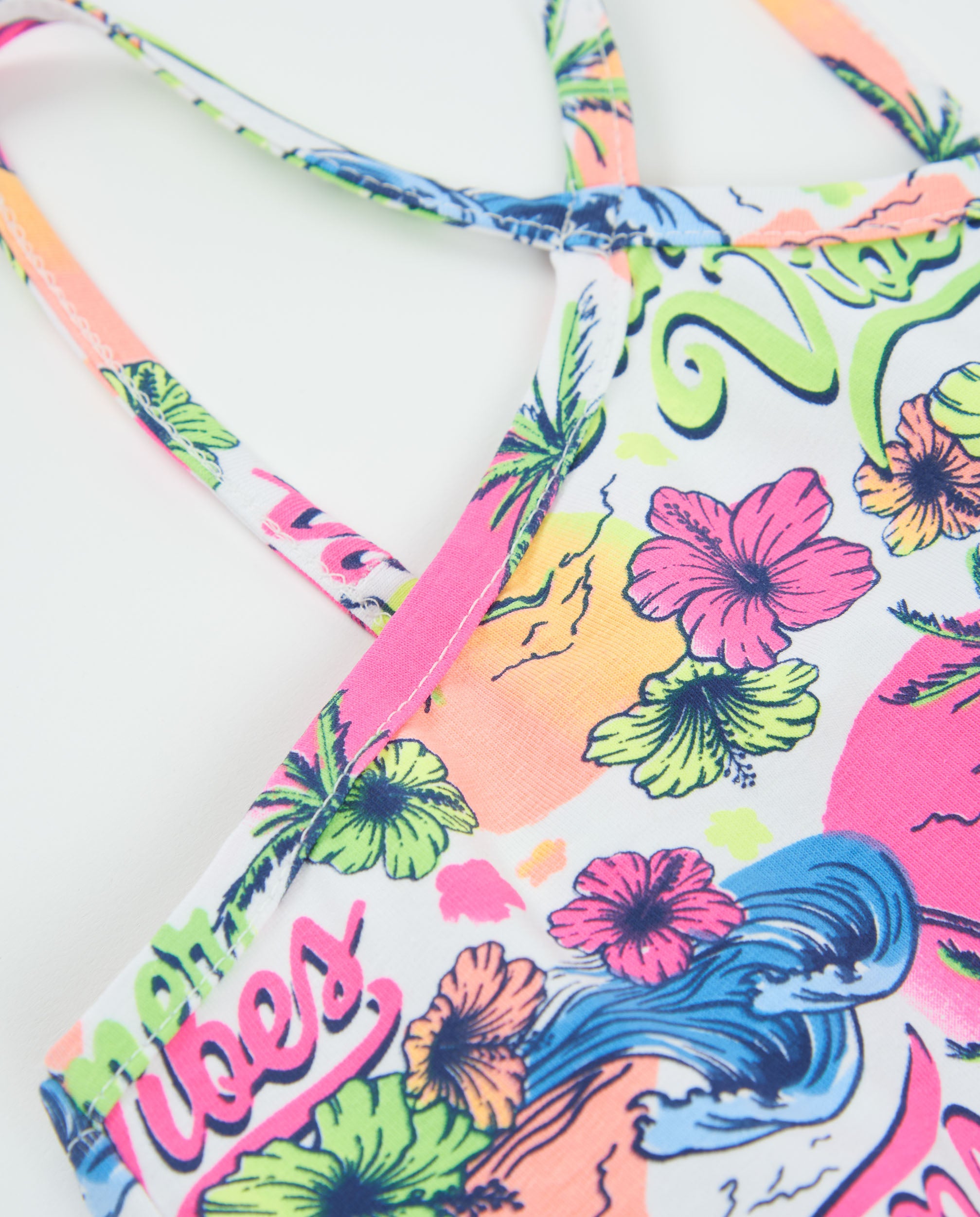 Vestido de niña de punto con tirantes finos