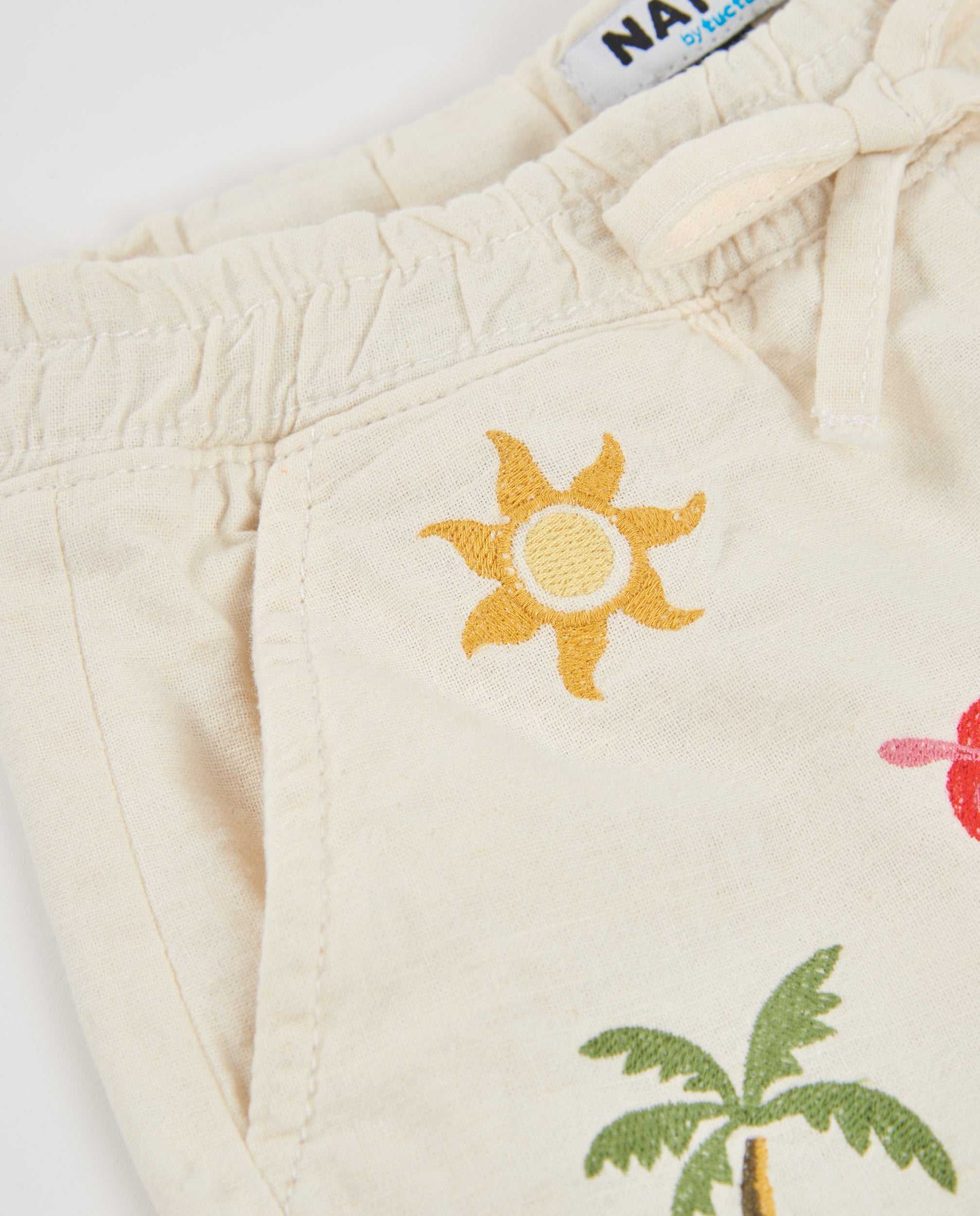 Short de niña de plana con motivos bordados