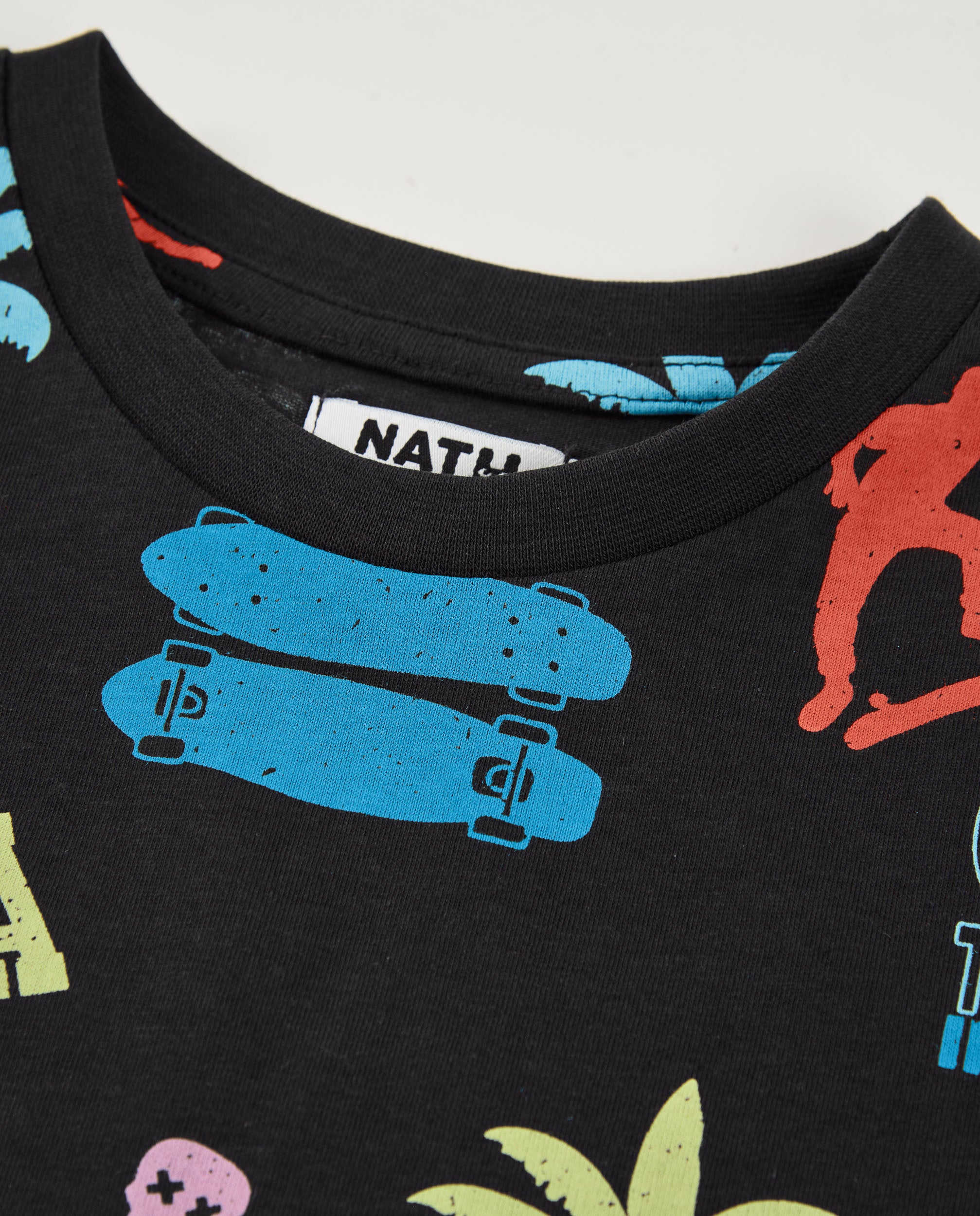 Camiseta de niño de punto con diseño urbano