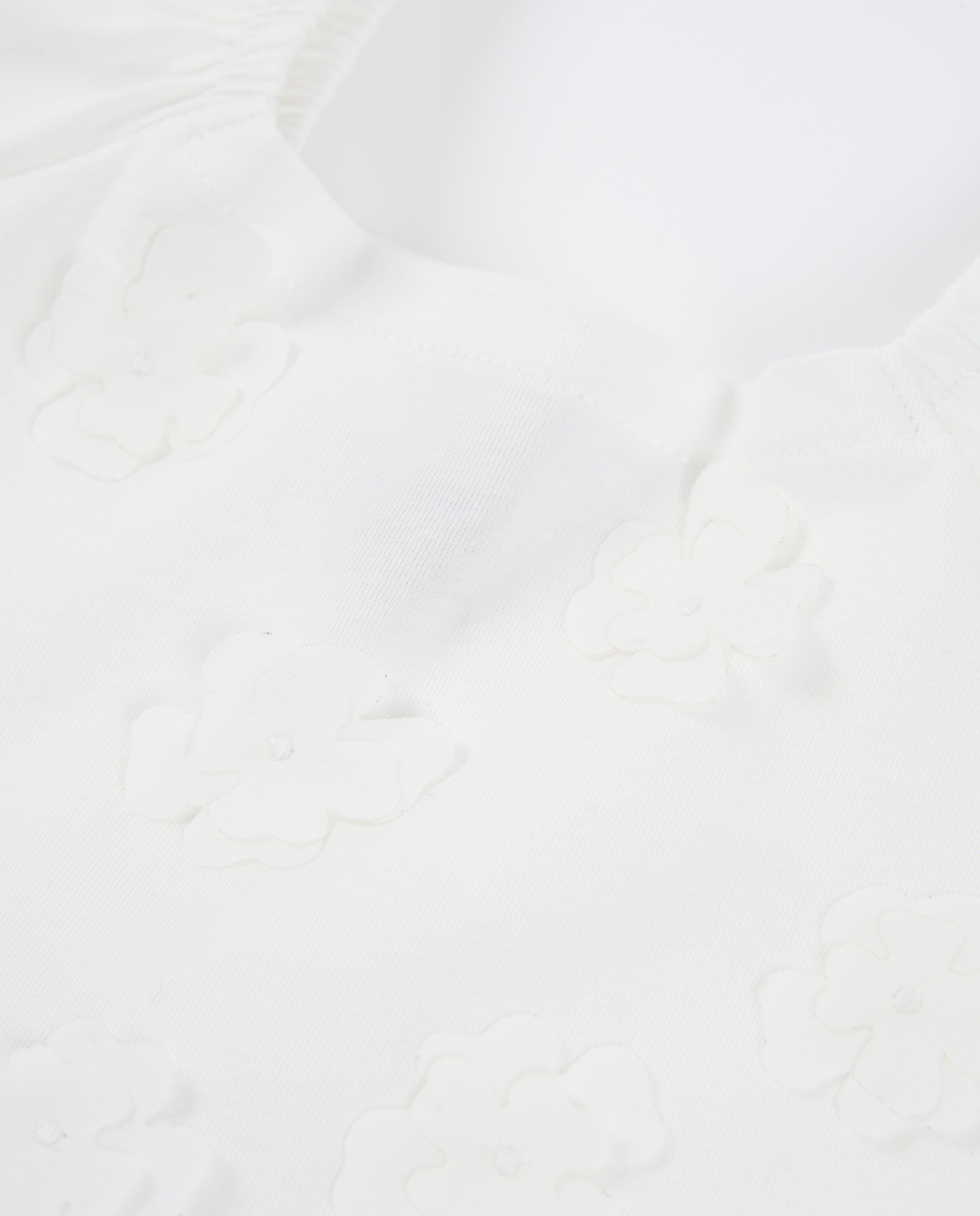 Camiseta de niña de punto con relieve floral
