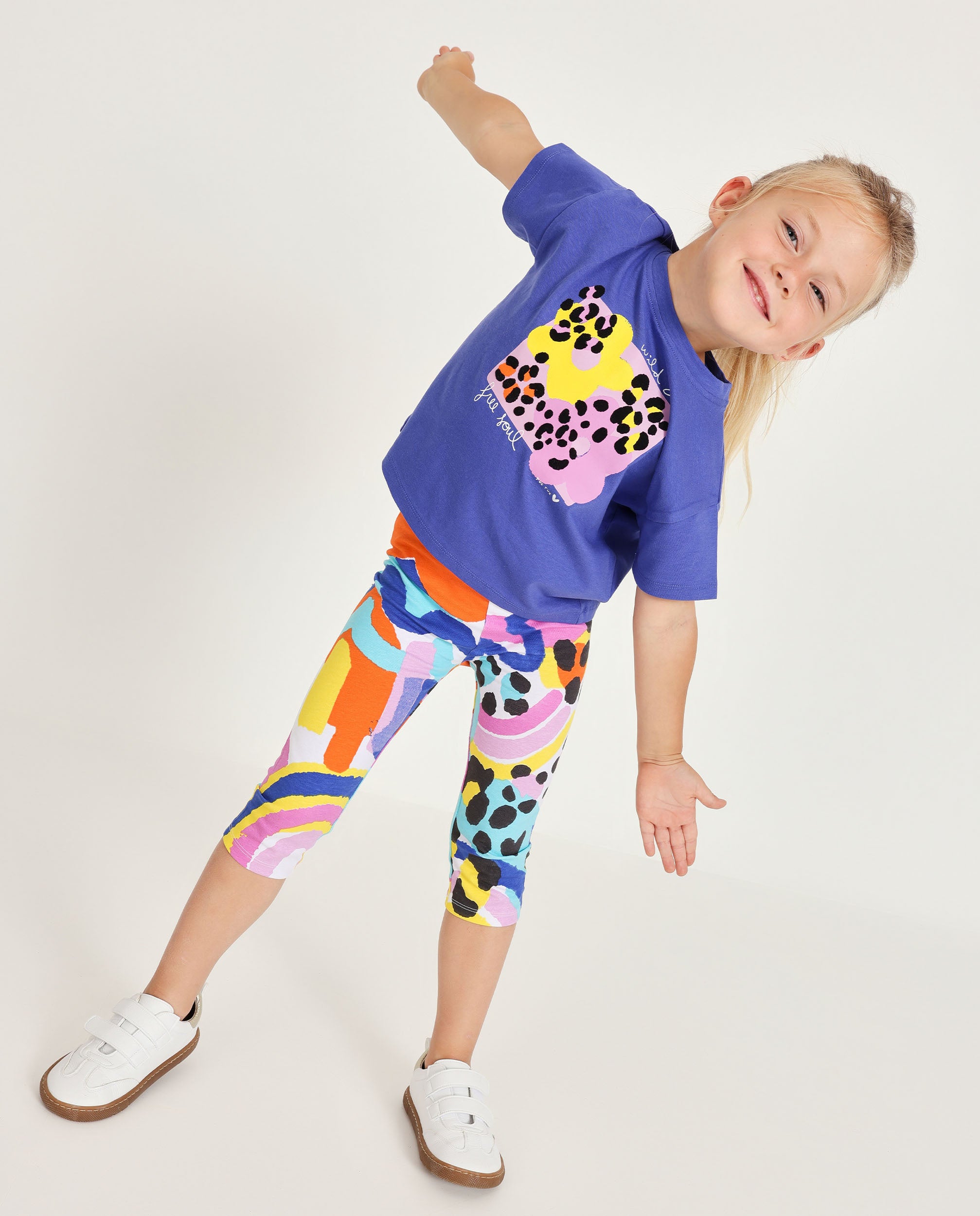 Conjunto de niña de punto con estampado abstracto