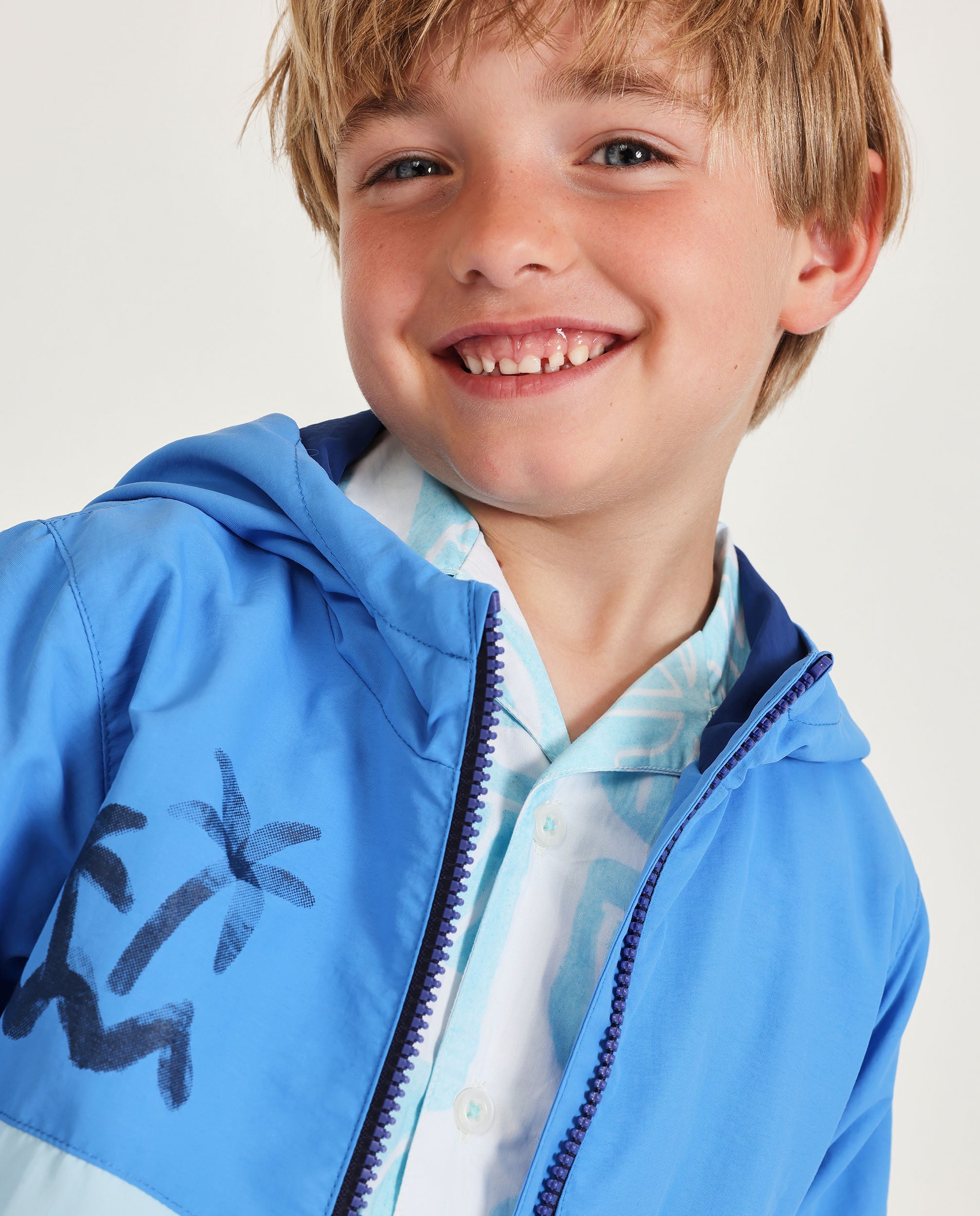 Chaqueta de niño de plana y bolsillos con cremallera