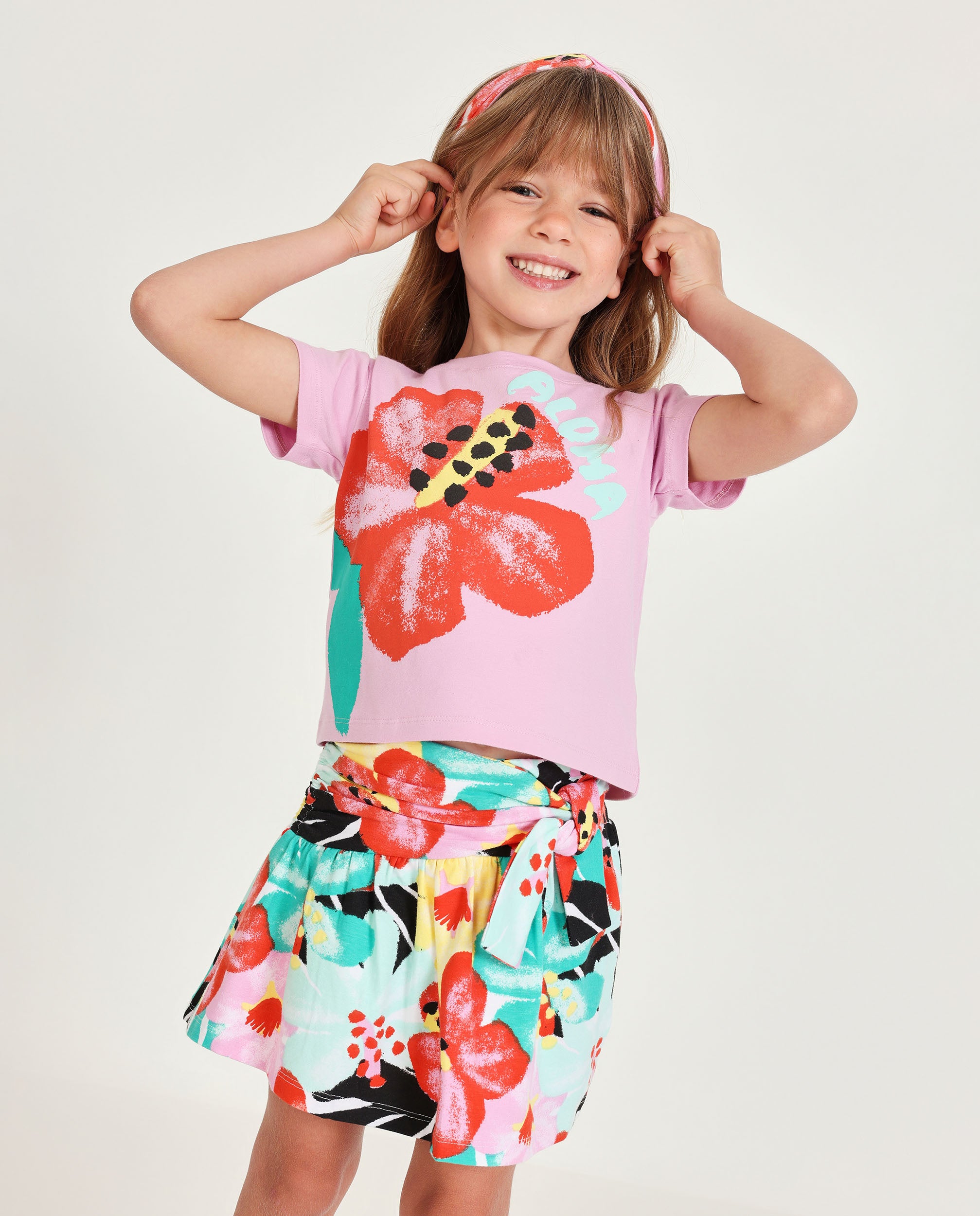 Conjunto de niña de punto y diseño floral
