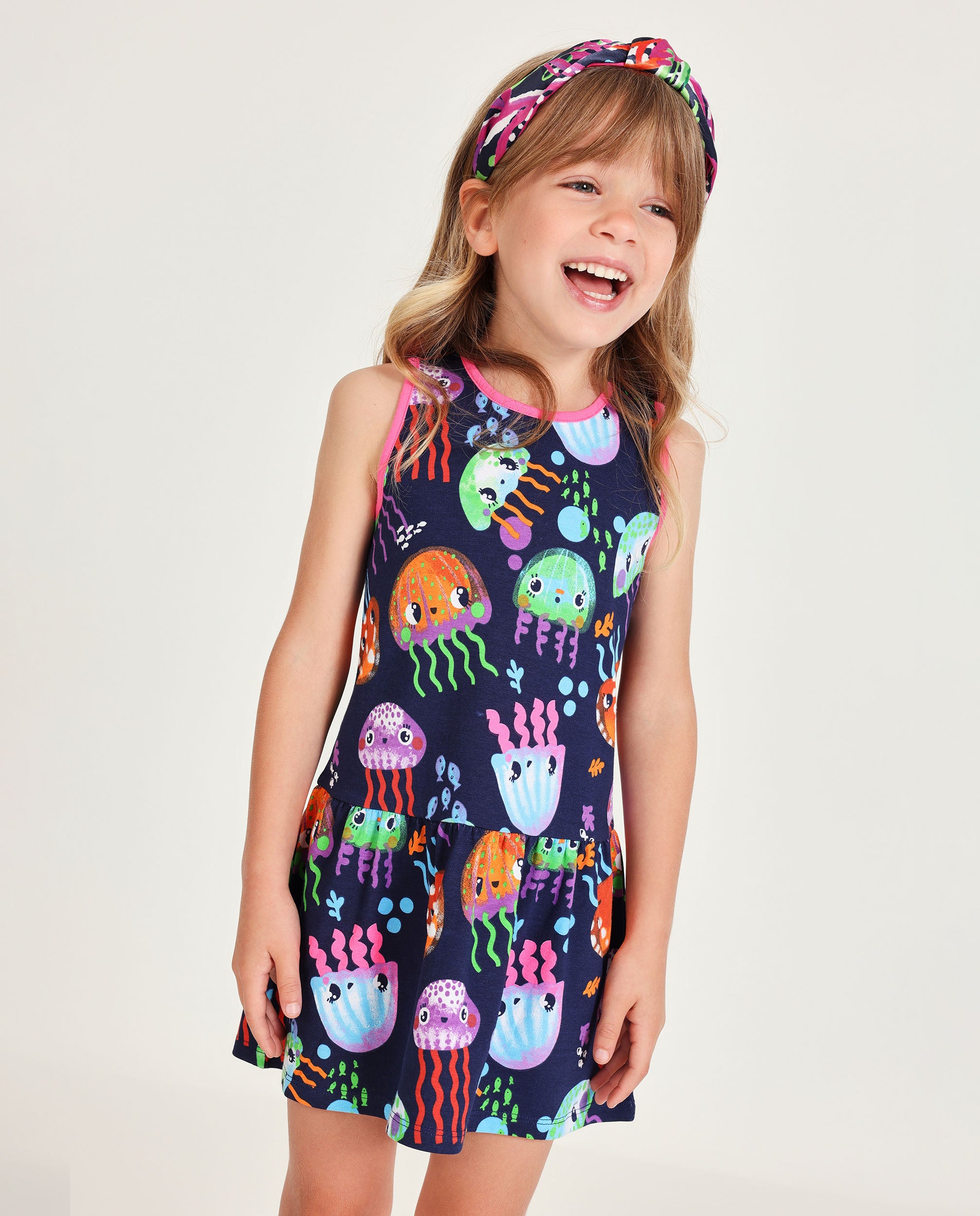 Vestido de niña de punto con ribetes en contraste
