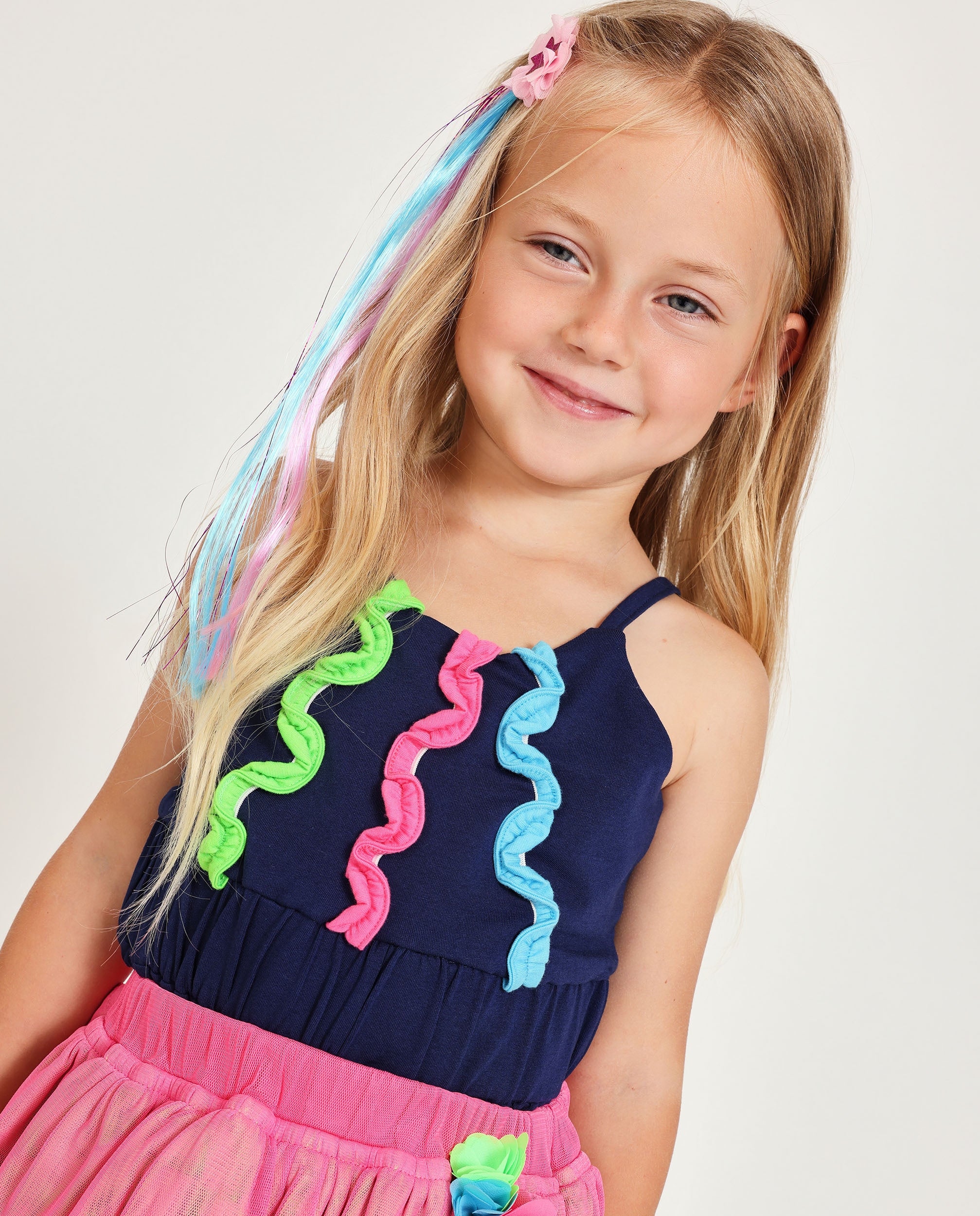 Camiseta de niña de punto con tiras fruncidas