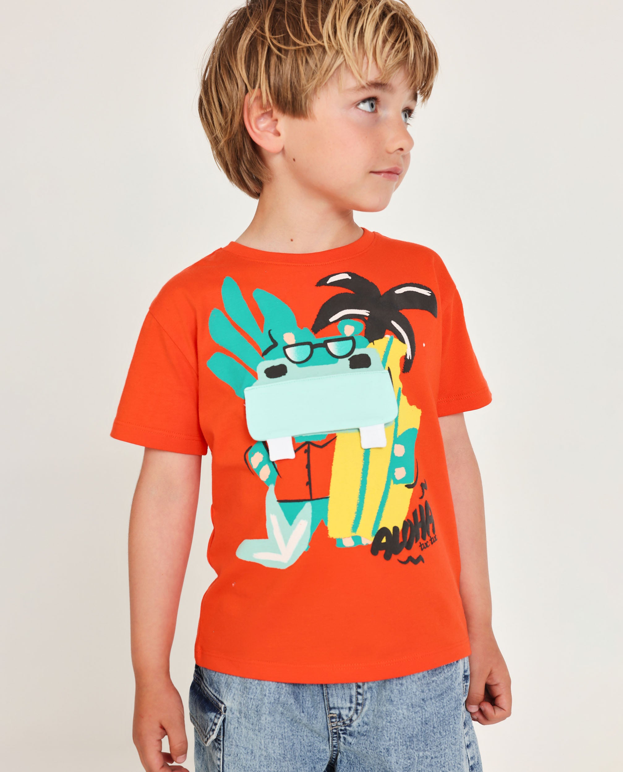 Camiseta de niño de punto y bolsillo aplicado
