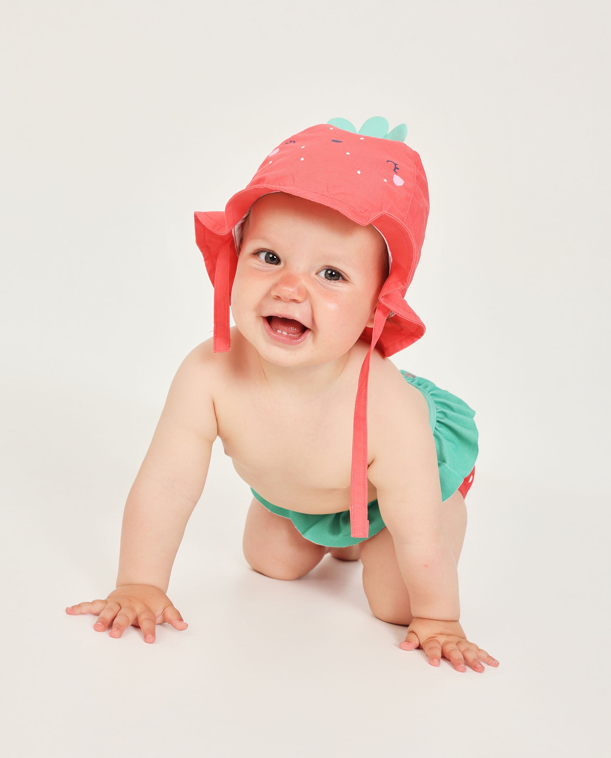 Conjunto de baño para recién nacida con gorrito protector UPF 50+