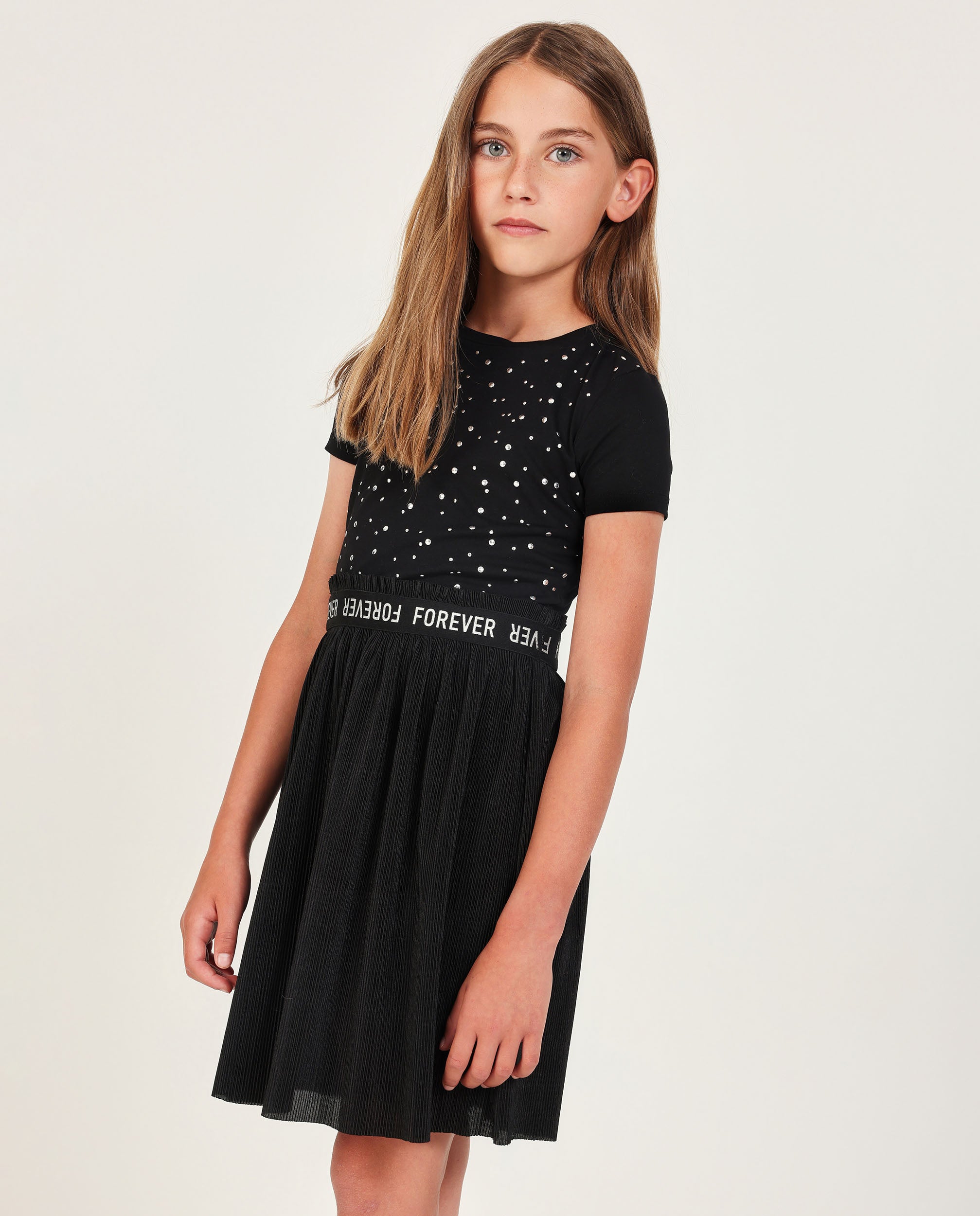 Vestido de niña de punto con apliques brillantes