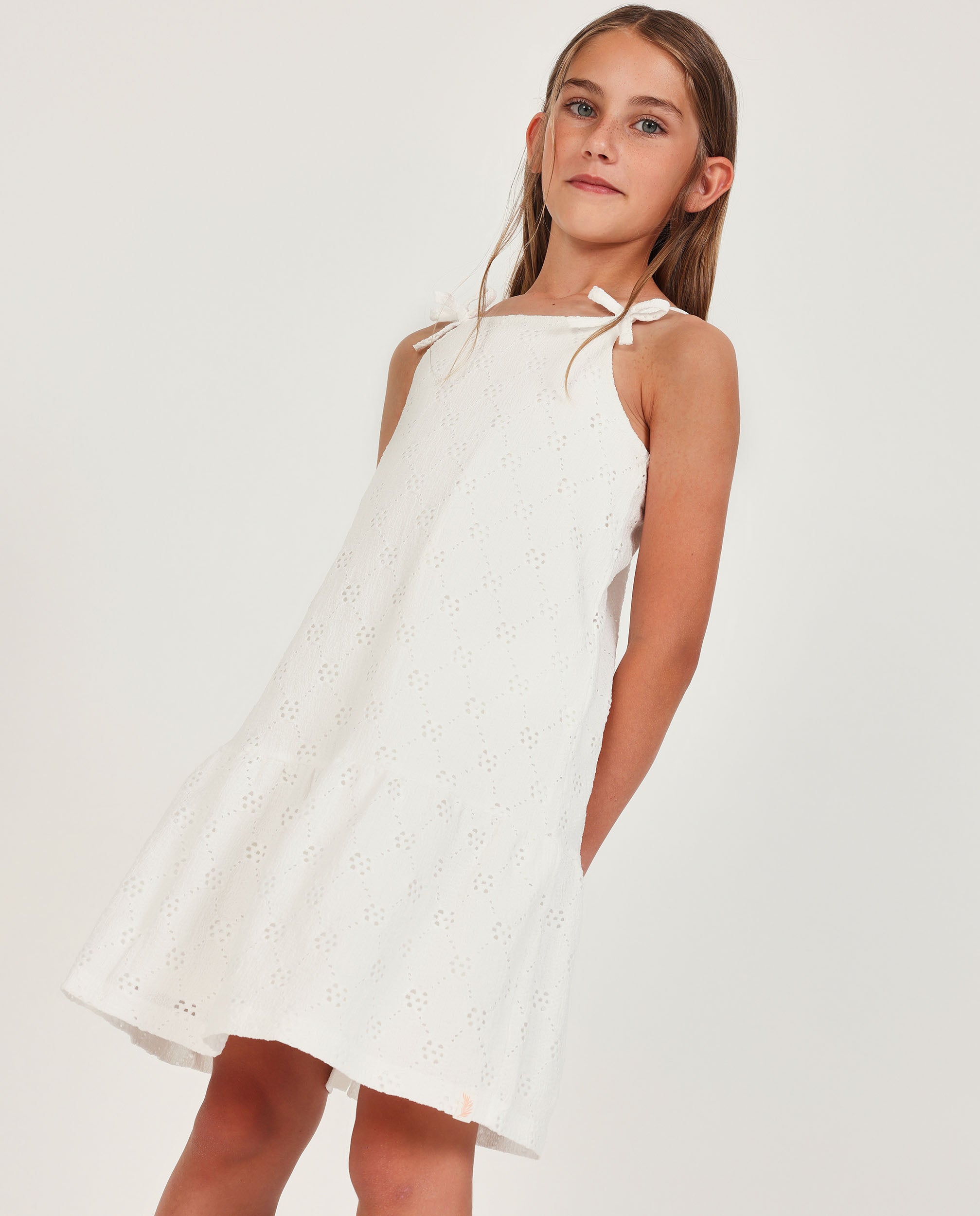 Vestido de niña de punto con motivos calados