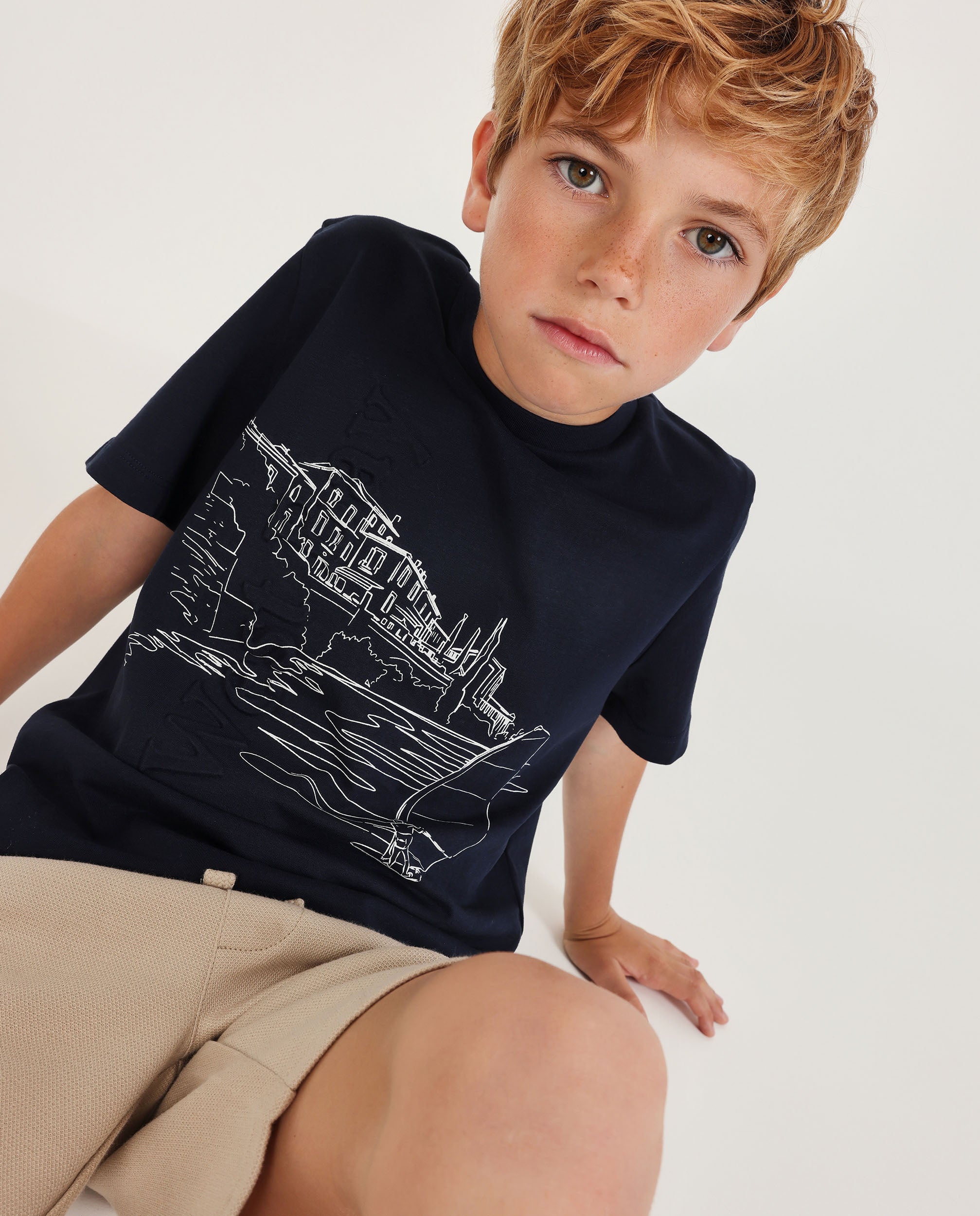 Camiseta de niño de punto con ilustración costera