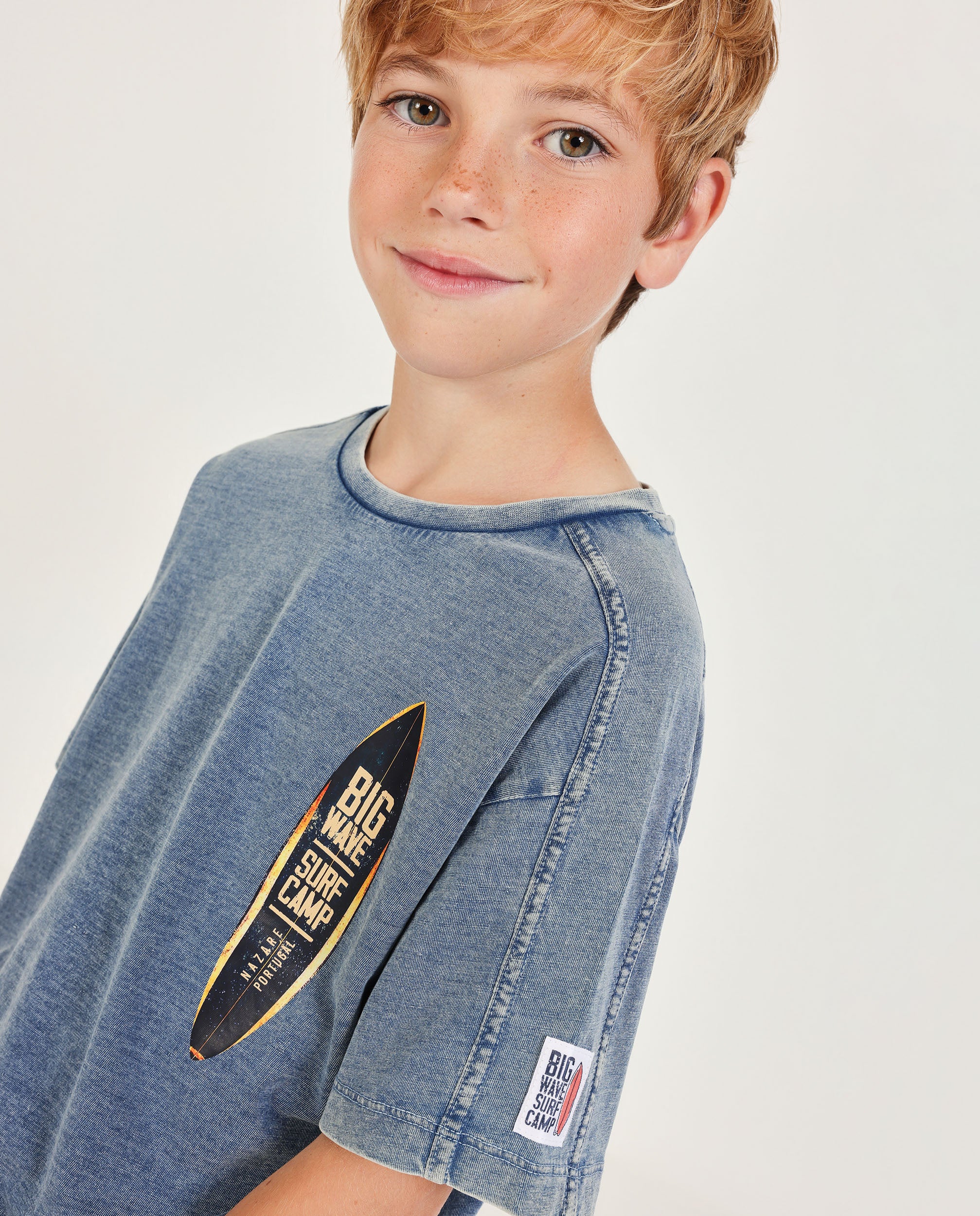 Camiseta de niño de punto con efecto lavado