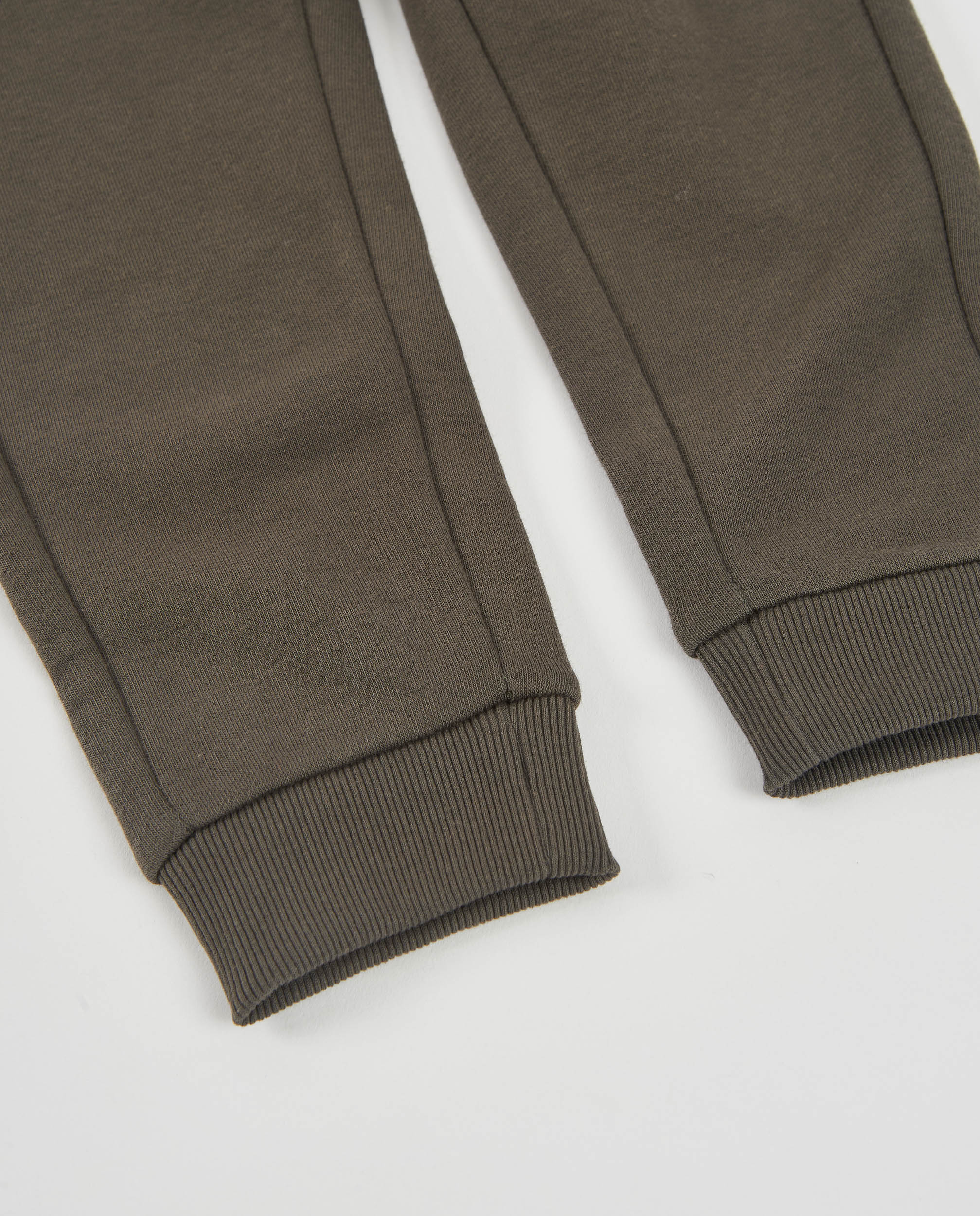 Pantalón de niño de felpa con cordón en la cintura y puños acanalados