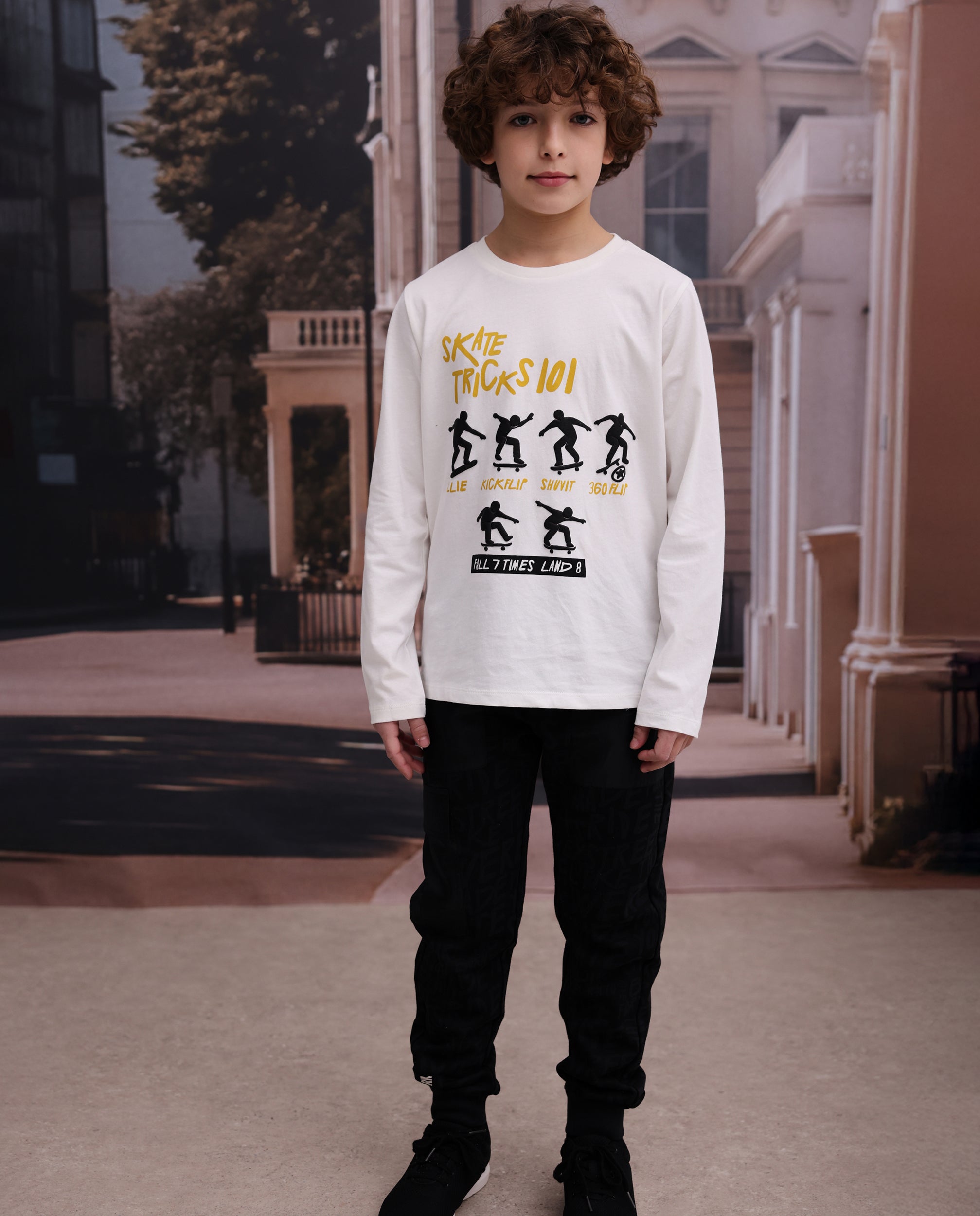Pantalón de niño de felpa con bolsillo cargo y puños de canalé