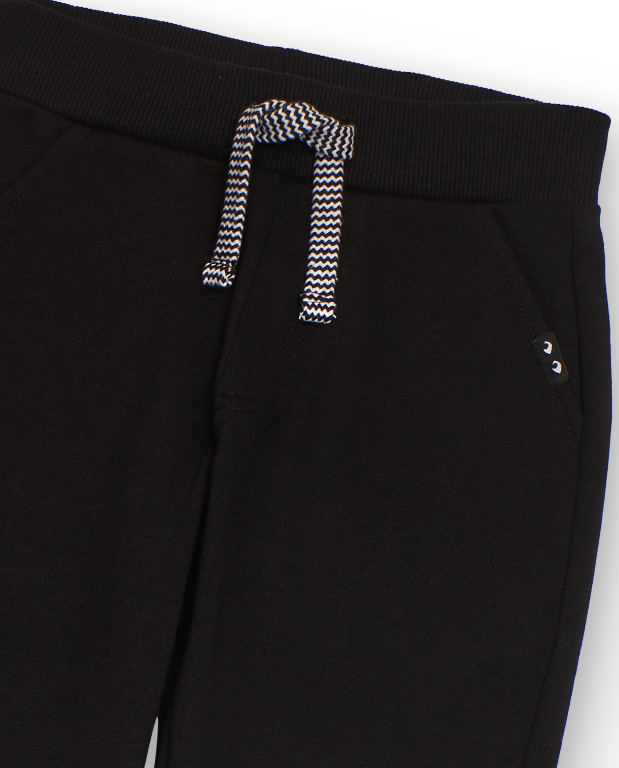 Pantalón de niño de felpa con cordón bicolor y bajos acanalados