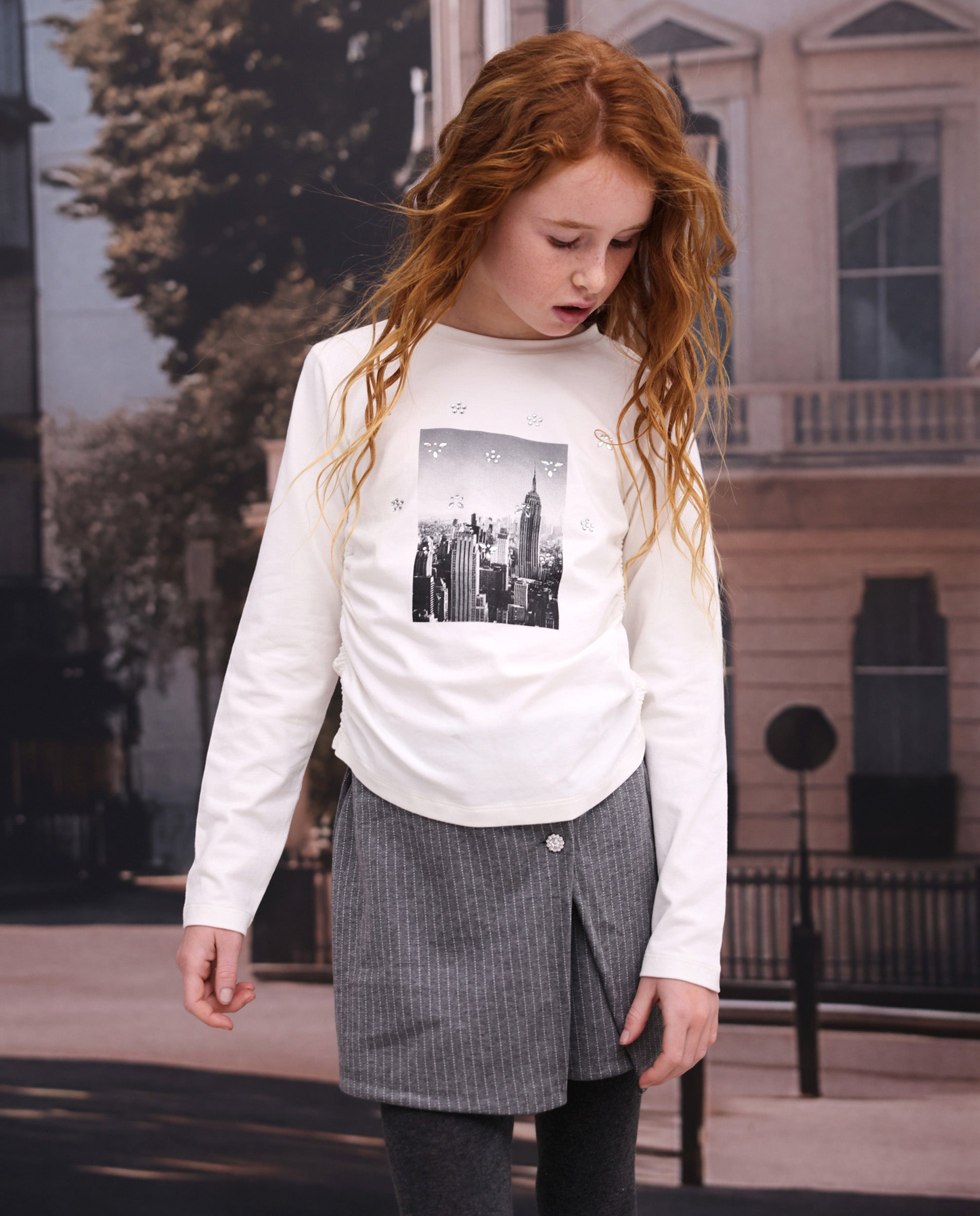 Camiseta de niña de punto con manga larga y diseño de ciudad