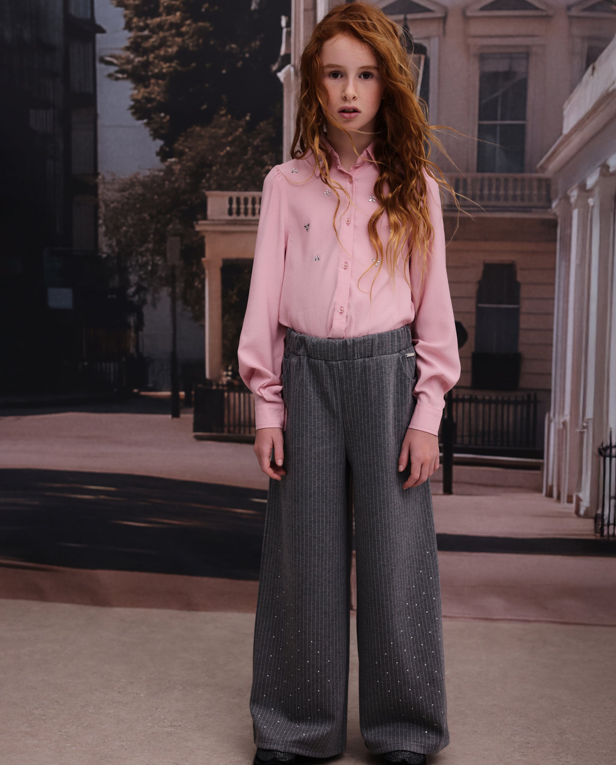 Pantalón de niña de punto con lentejuelas y corte palazzo