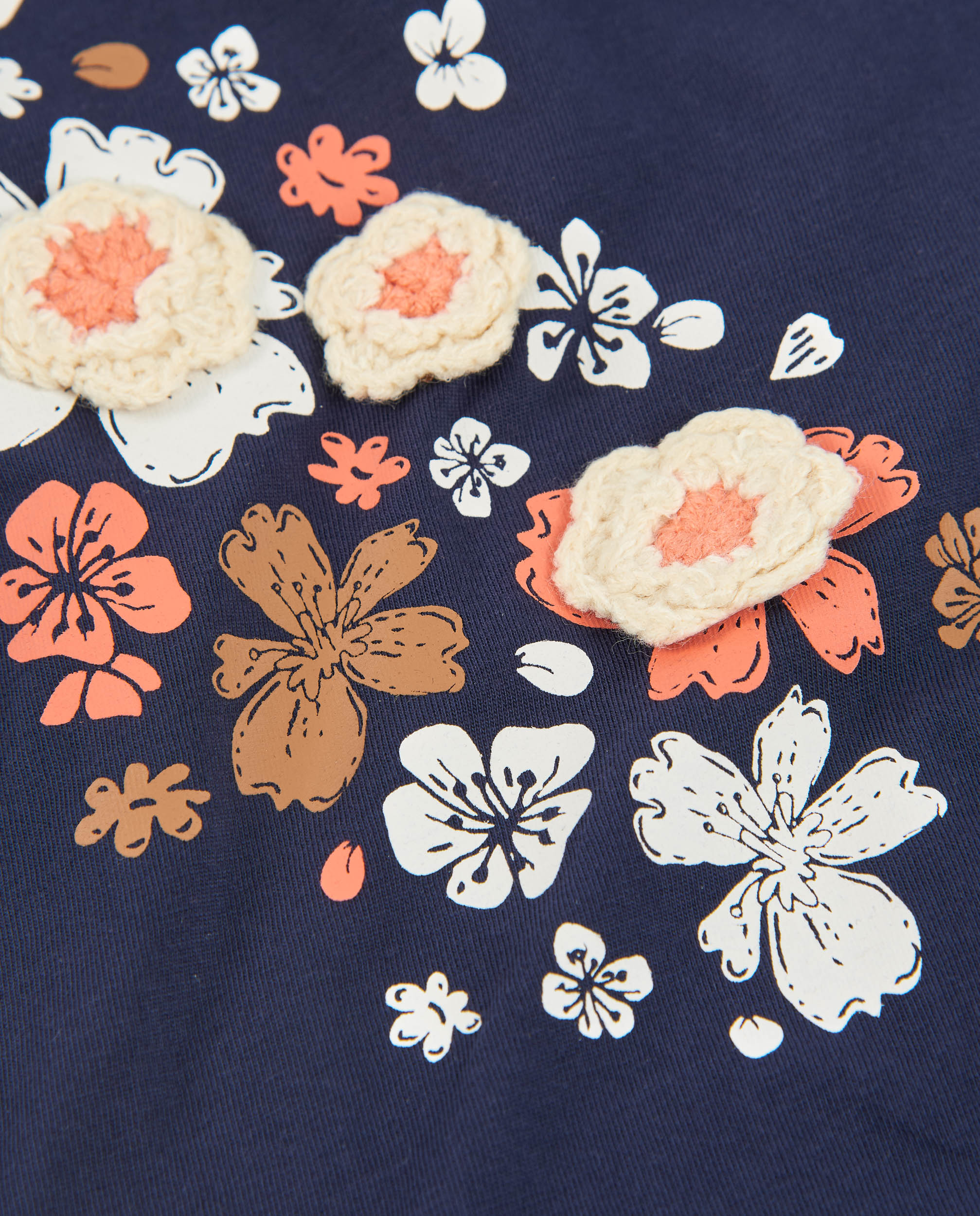 Camiseta de niña de punto con estampado floral en lateral