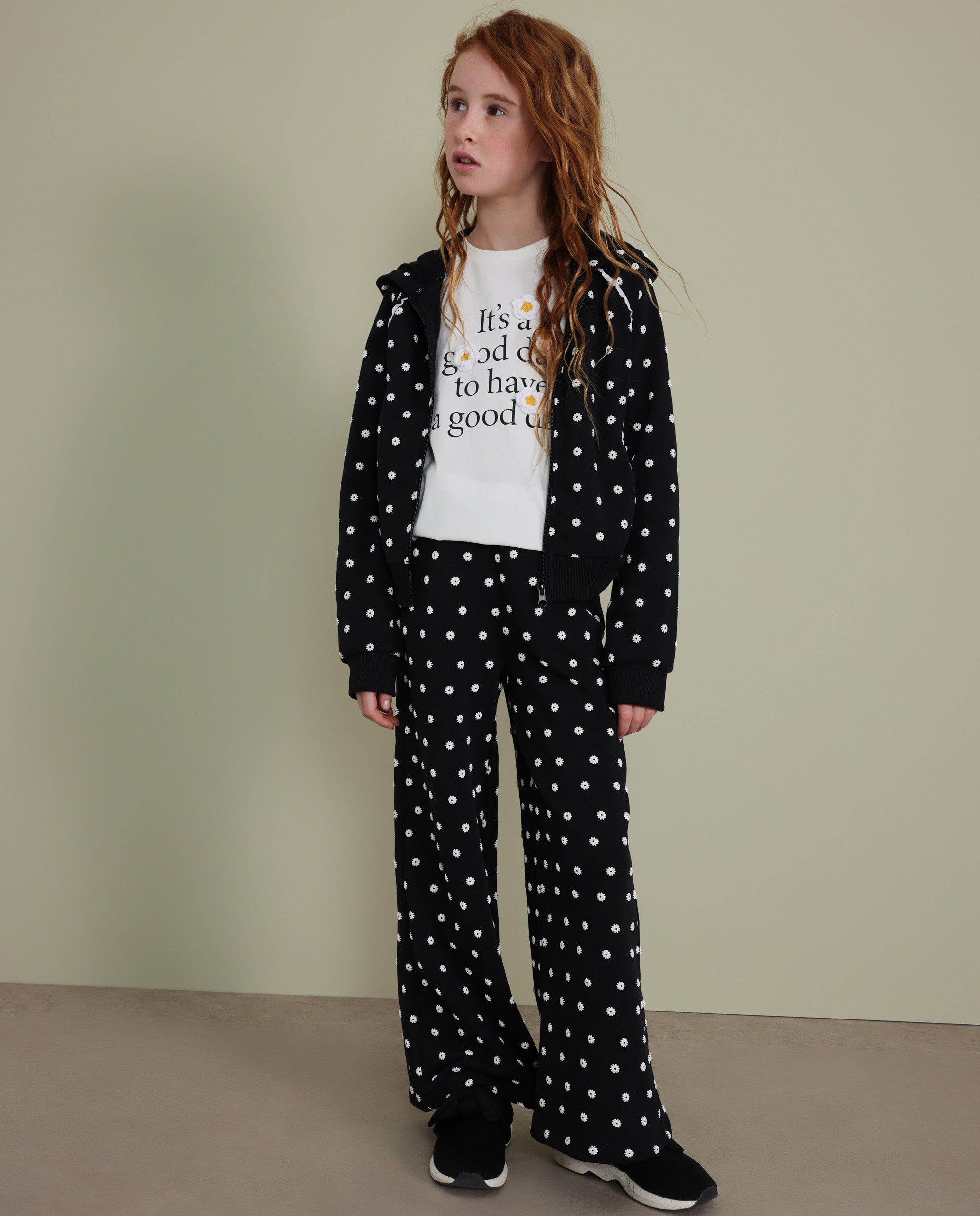 Pantalón de niña de felpa con pierna ancha y diseño integral de flores