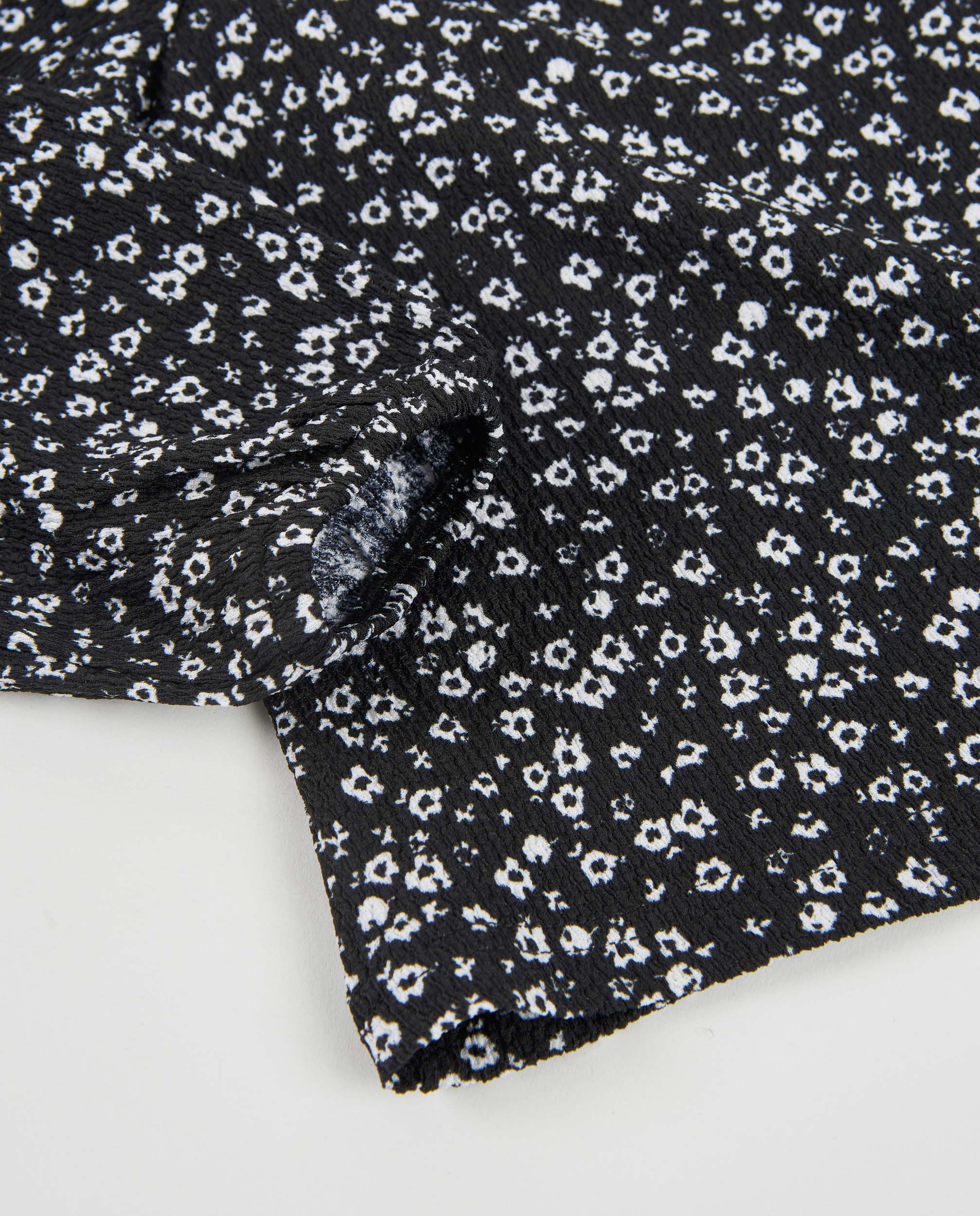 Blusa de niña de tela plana con cuello alto y estampado floral