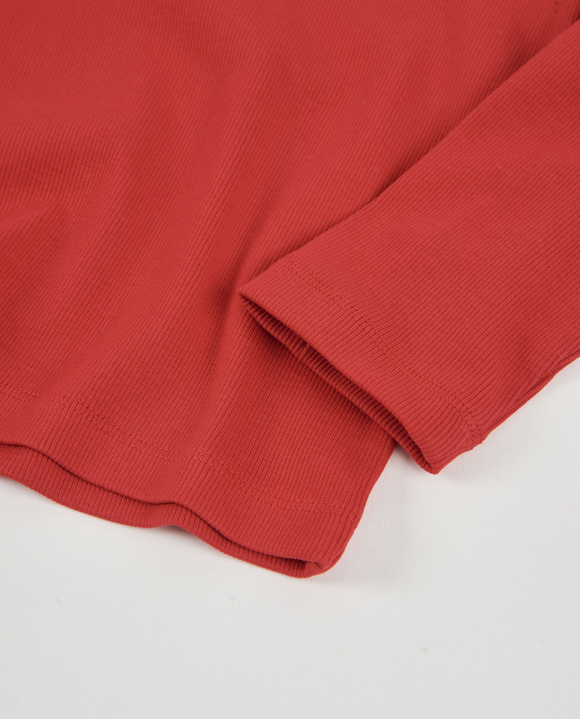 Camiseta de niña de punto con volantes en la parte frontal