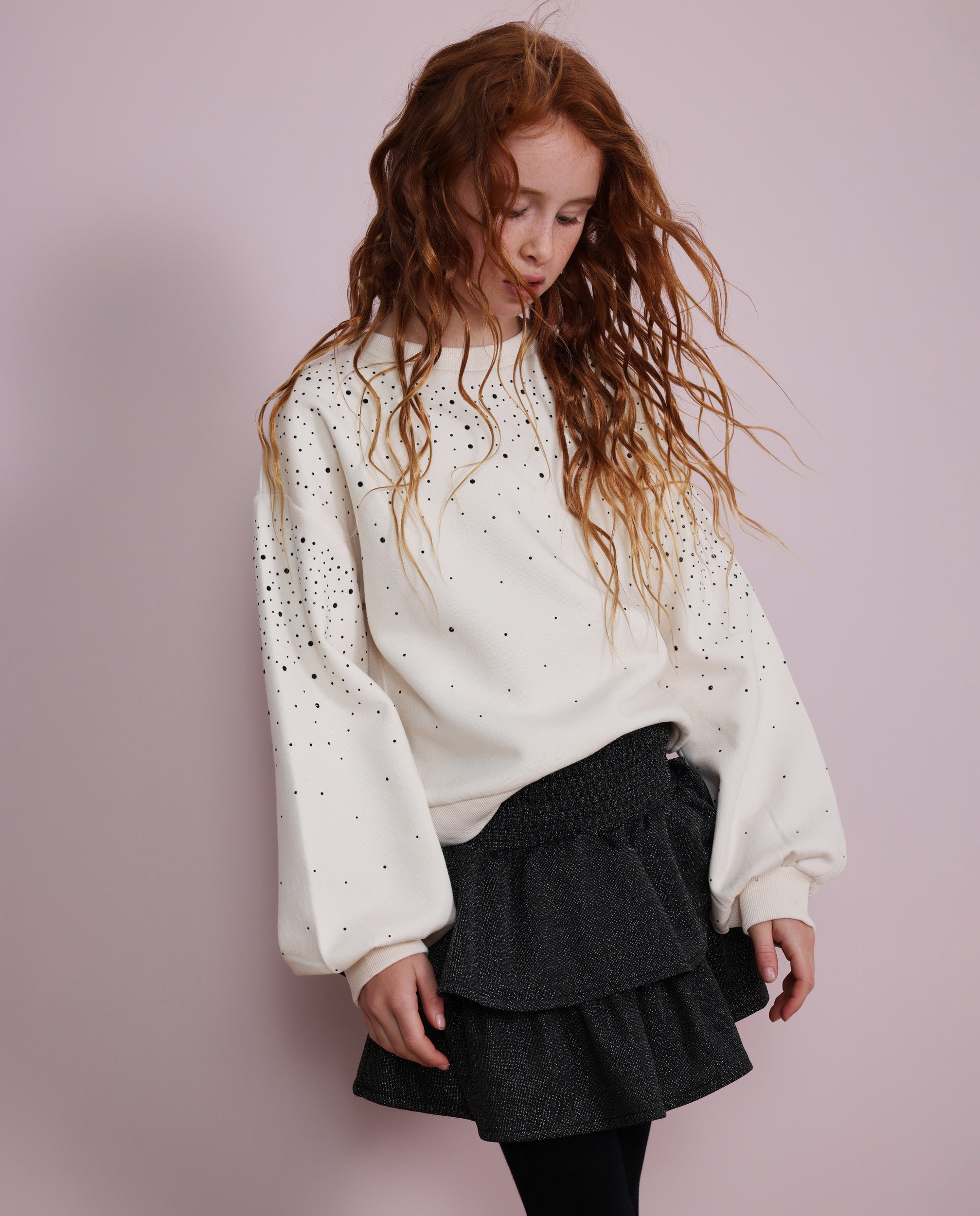 Sudadera de niña de felpa con pedrería y puños elásticos