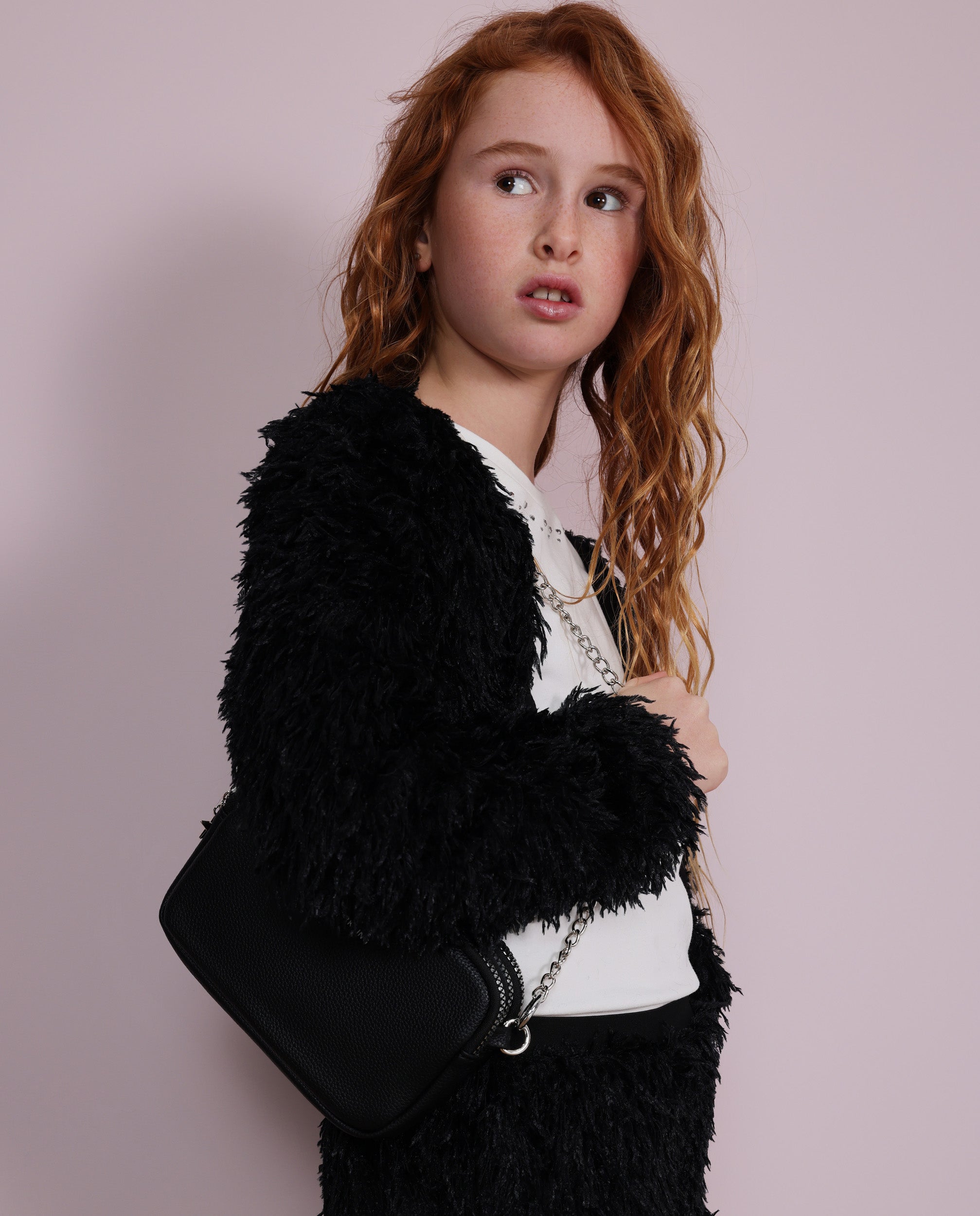 Chaqueta de niña con textura de plumas y cierre de botones