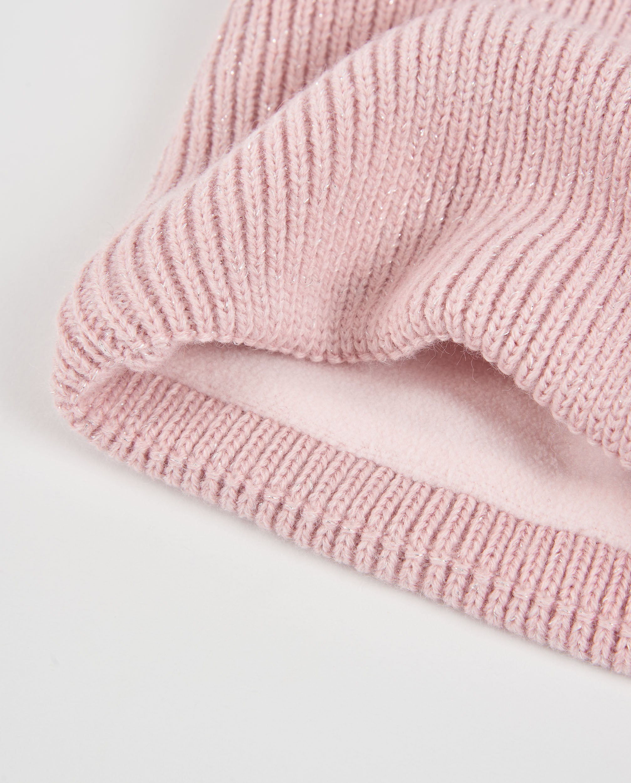 Set de niña de tricot con gorro de pompón y braga de cuello