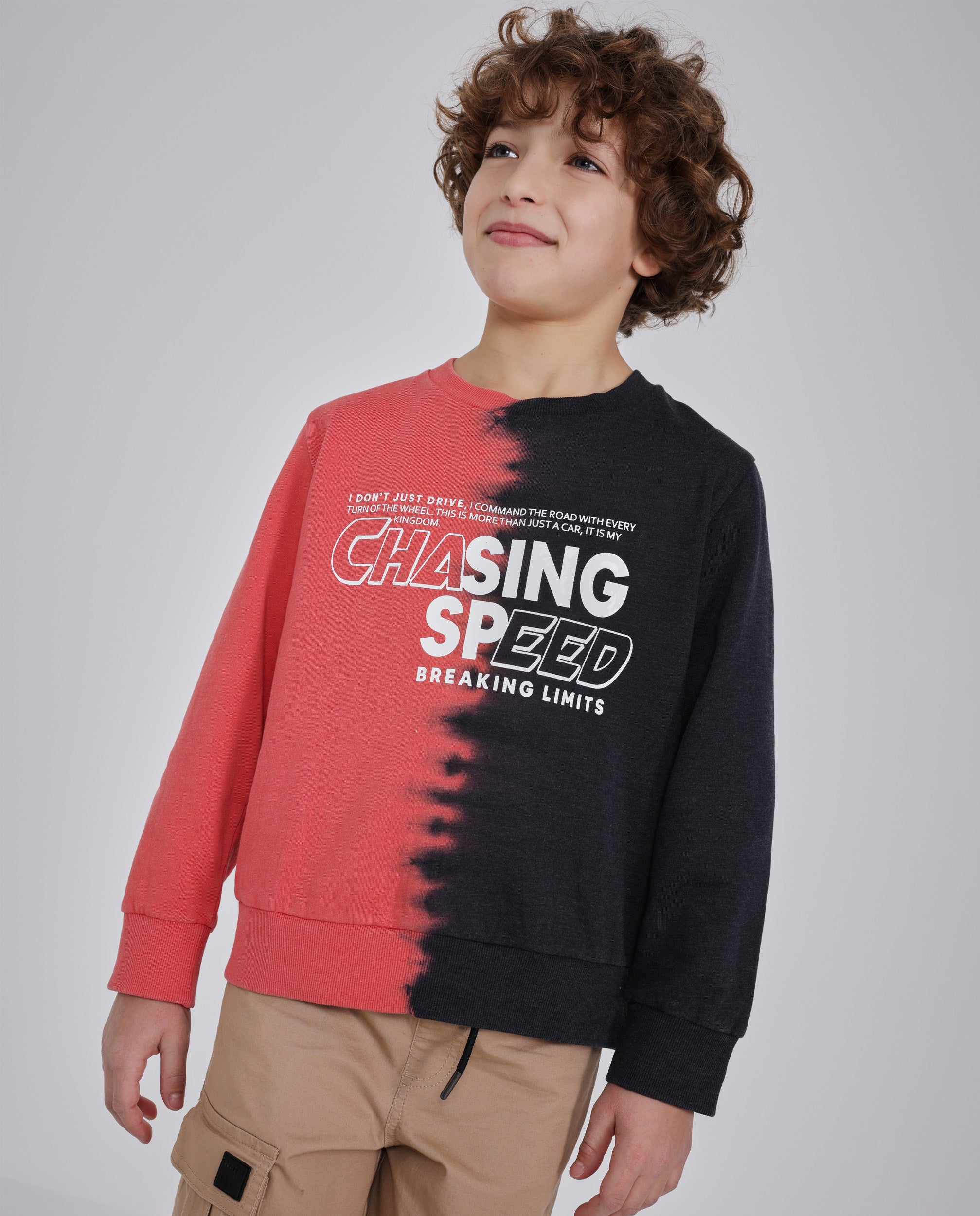 Sudadera de niño de felpa con estampado frontal y colores en contraste