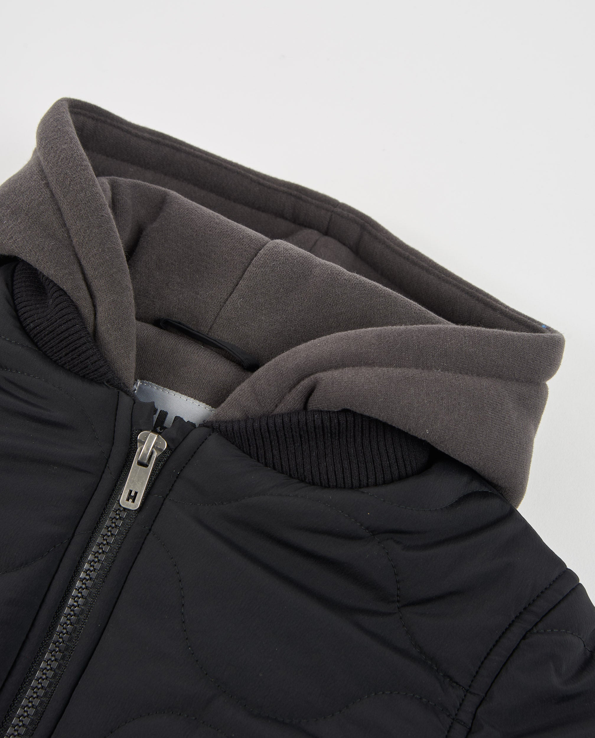 Chaqueta de niño acolchada con capucha y estilo bomber