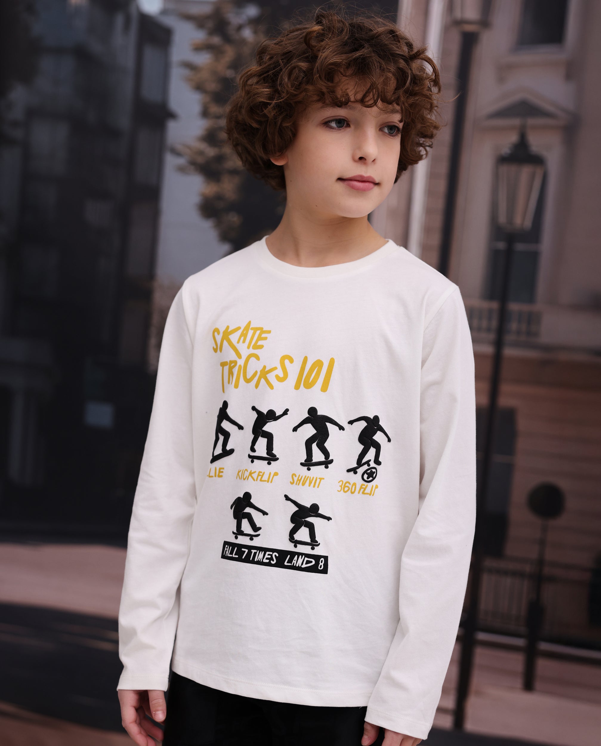Camiseta de niño de punto con estampado de skaters